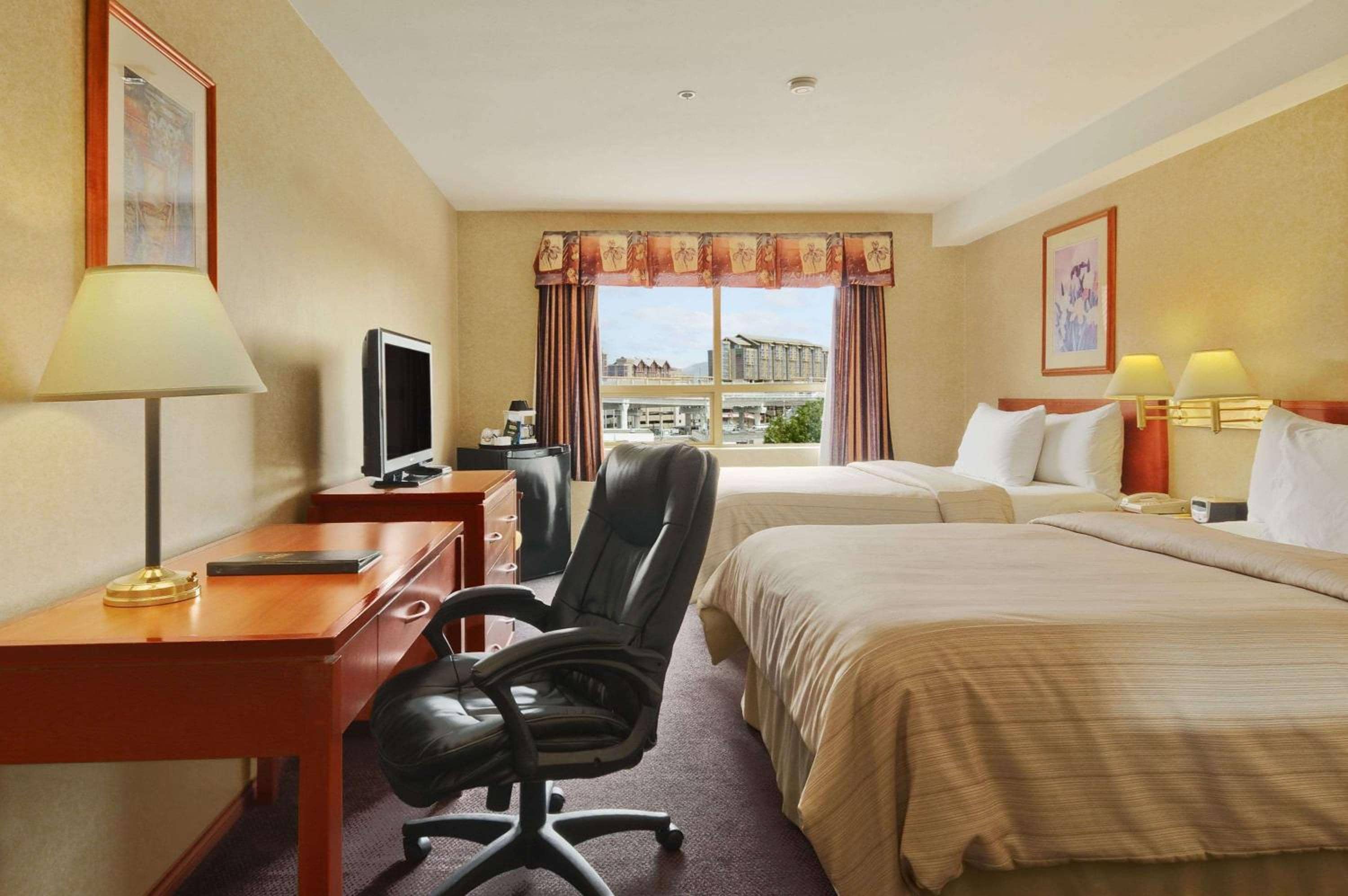 Days Inn by Wyndham Vancouver Airport — 5