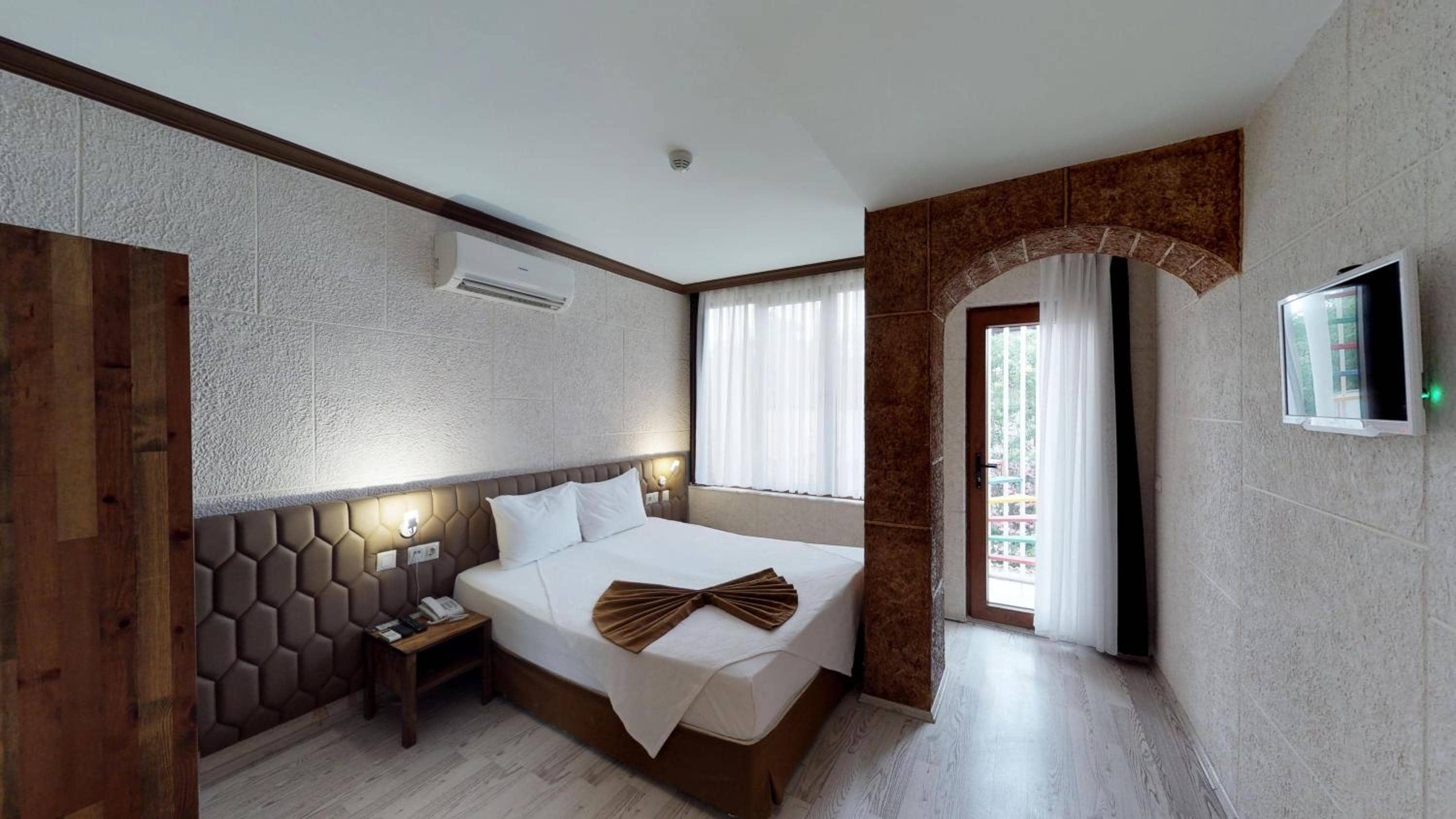 Patron Hotel — 5