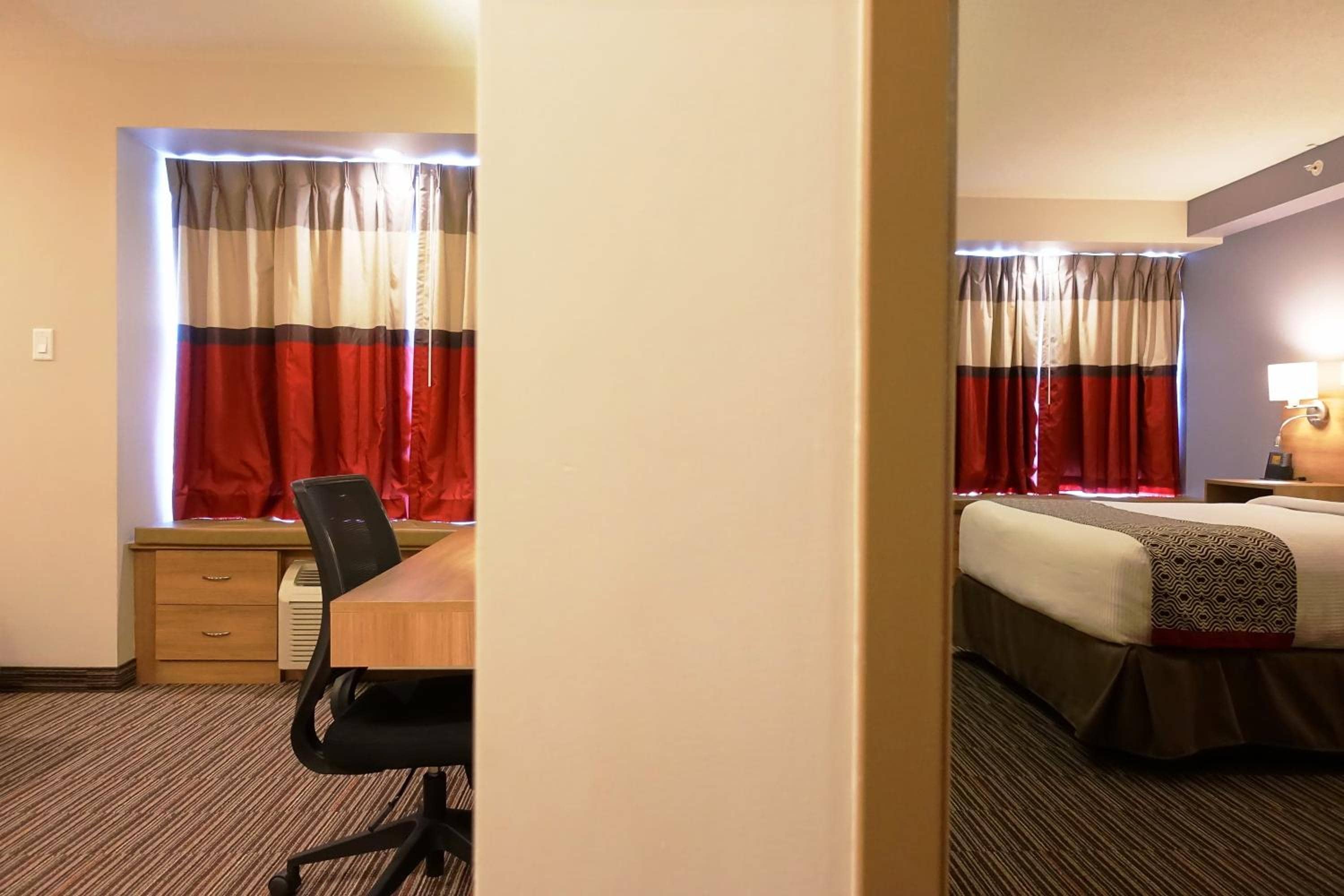 Microtel Casselman — 2