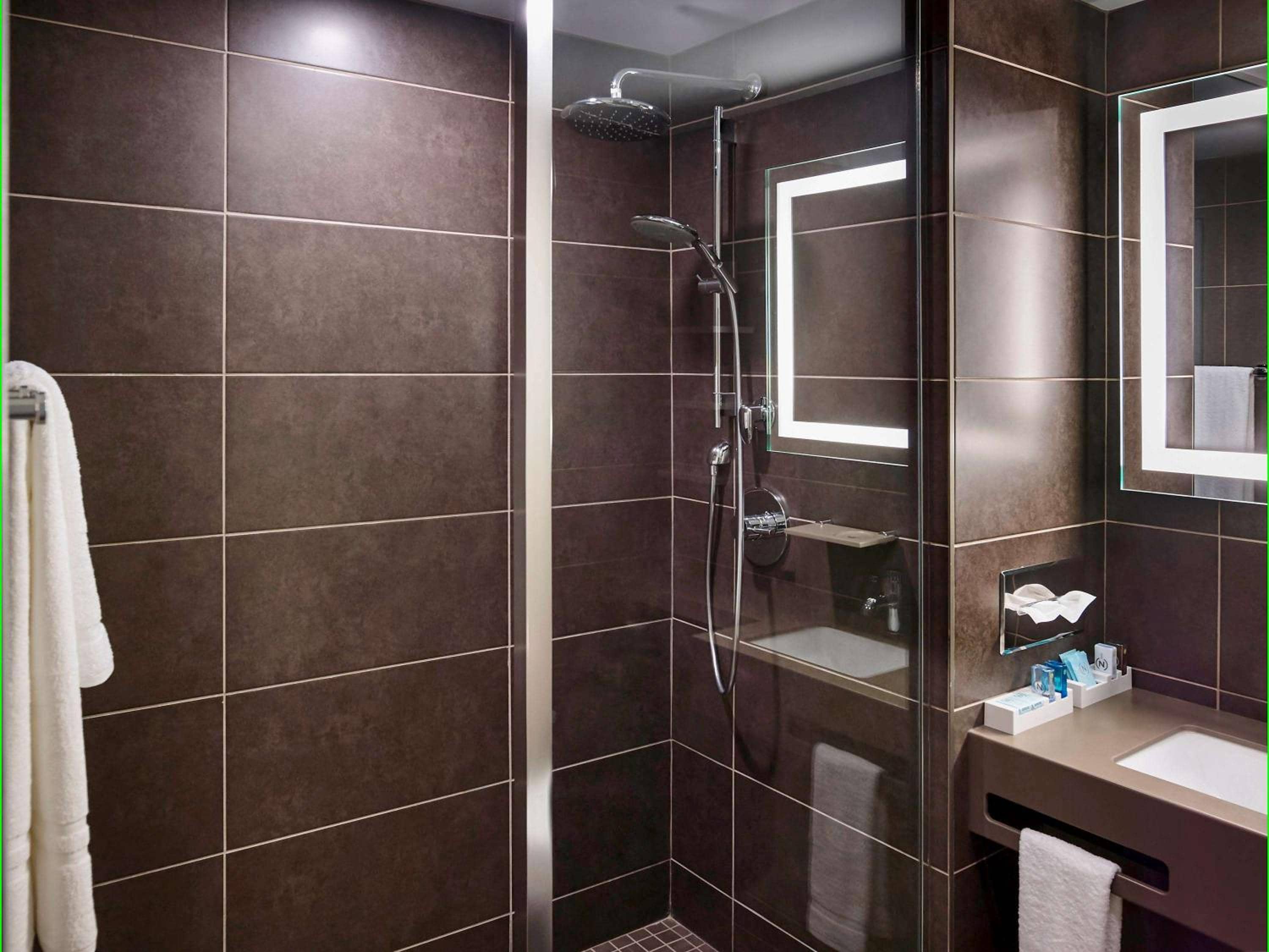 Novotel Toronto North York — 4