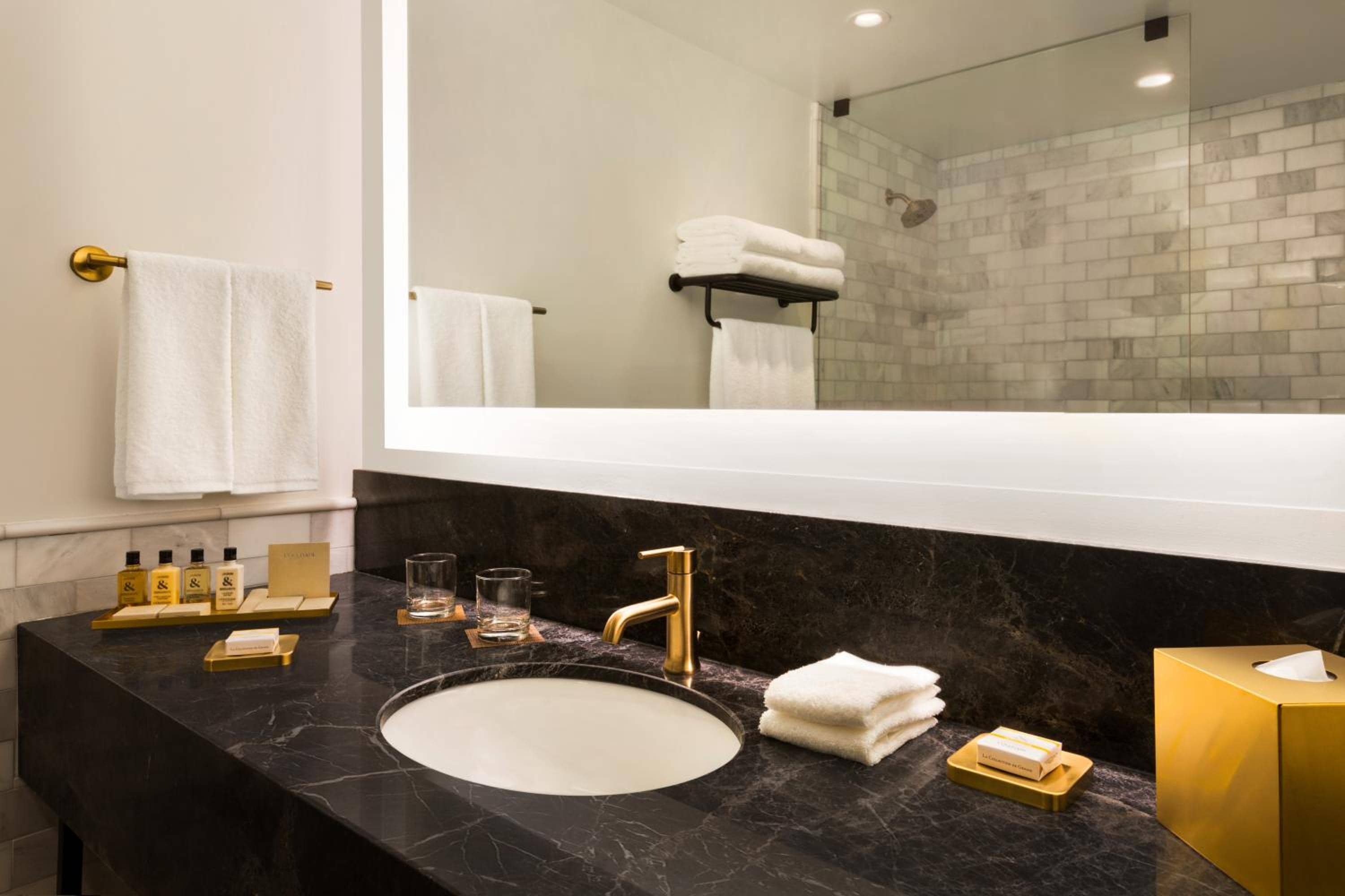 EXchange Hotel Vancouver — 2