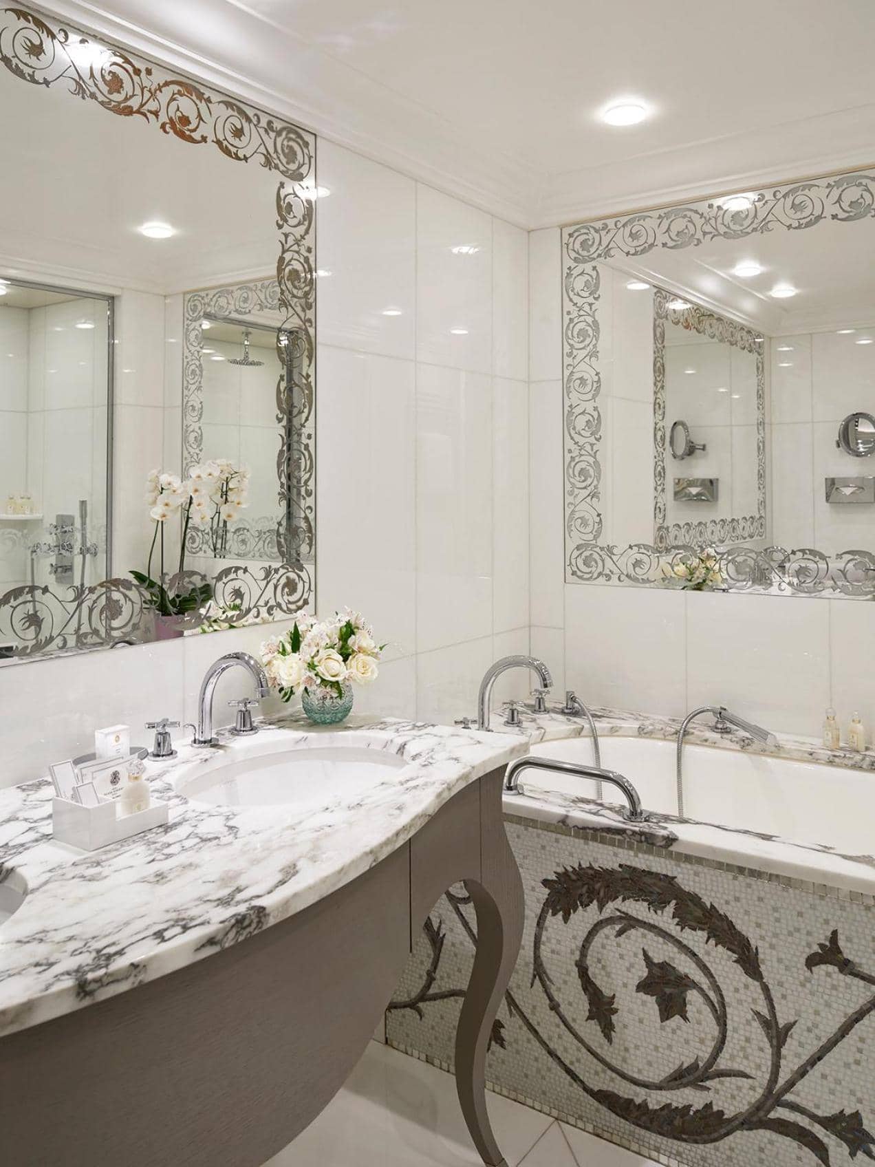 Hôtel Plaza Athénée - Dorchester Collection — 4