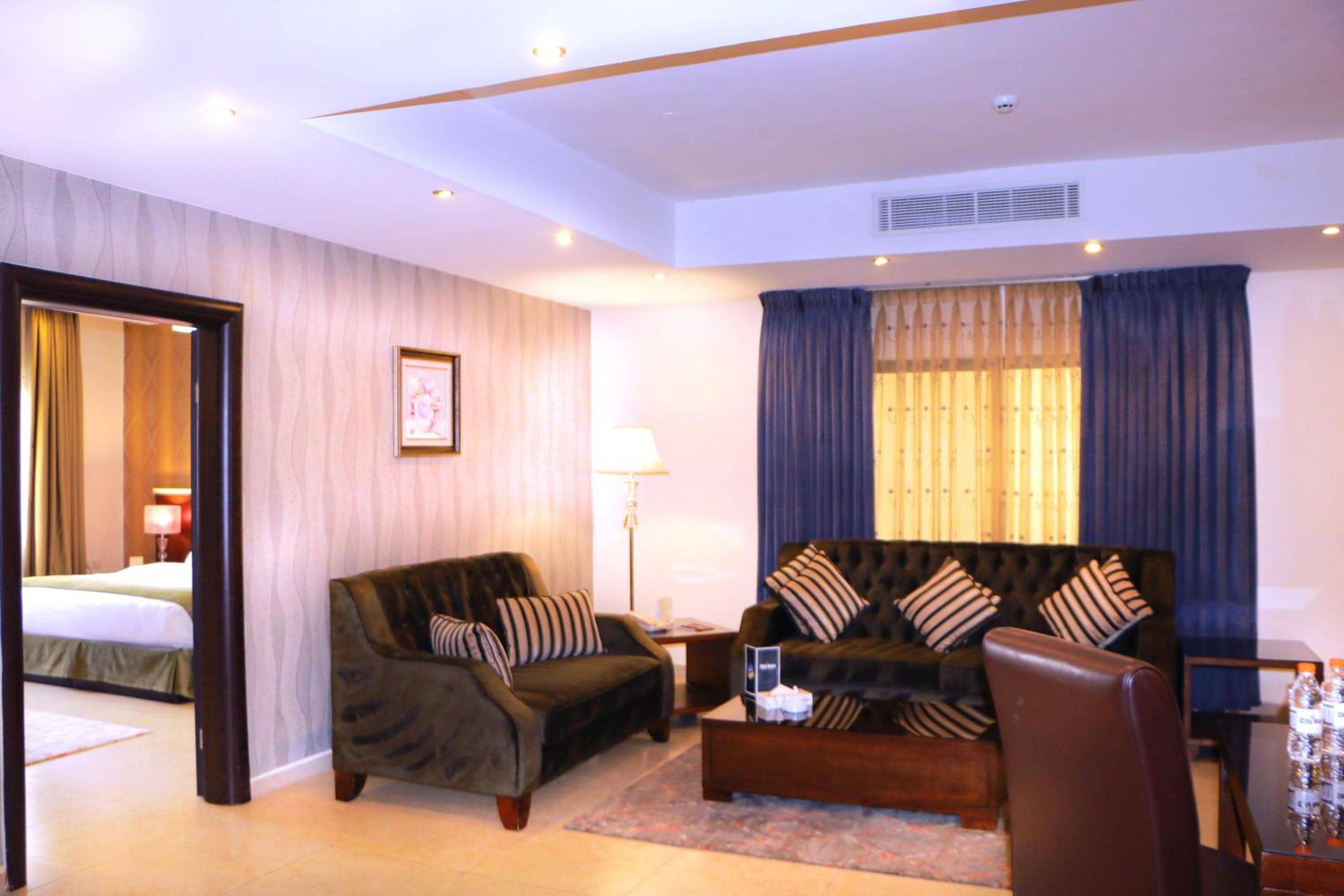 City Rose Hotel Suites — 4