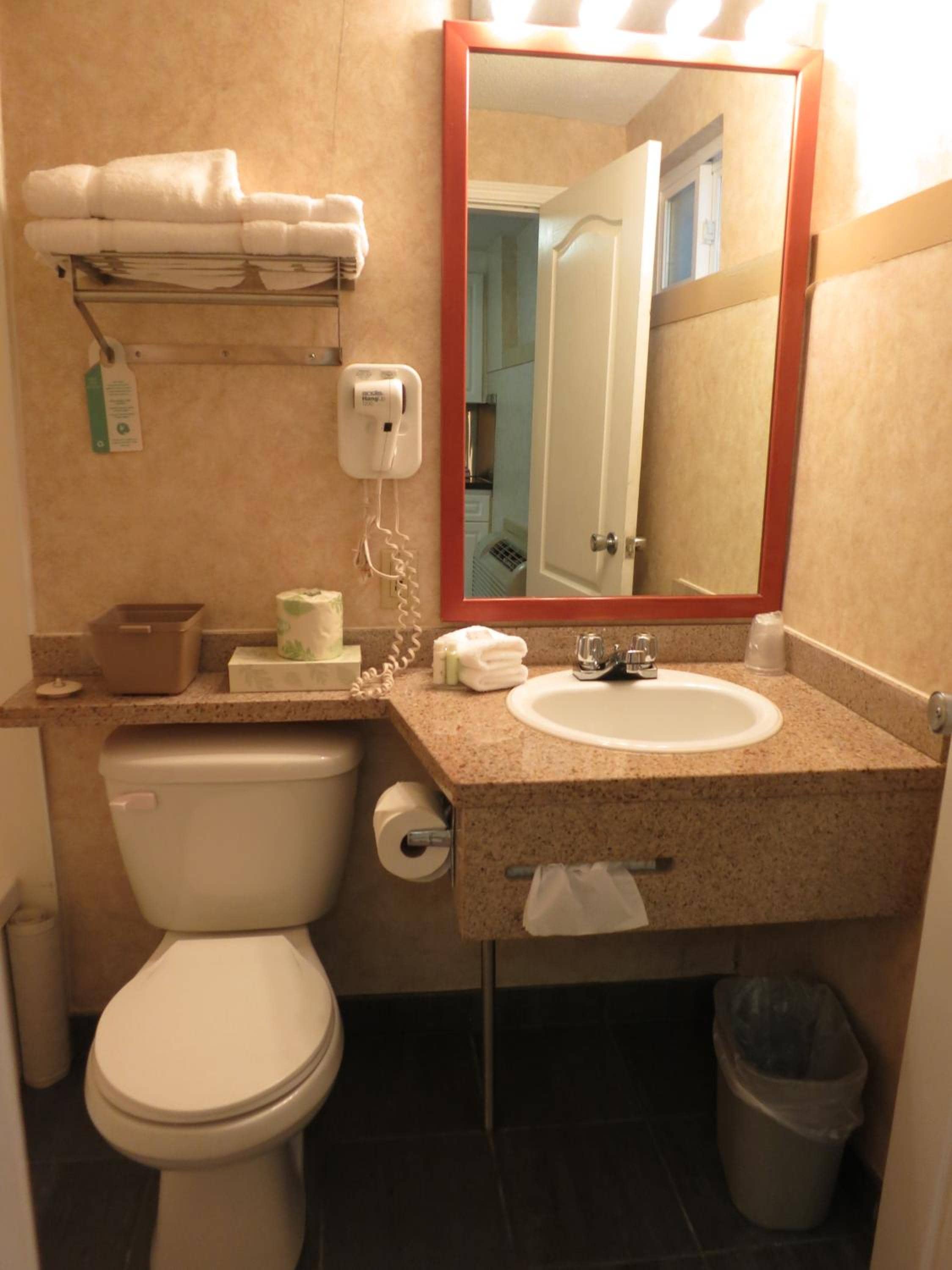 North Vancouver Hotel — 4