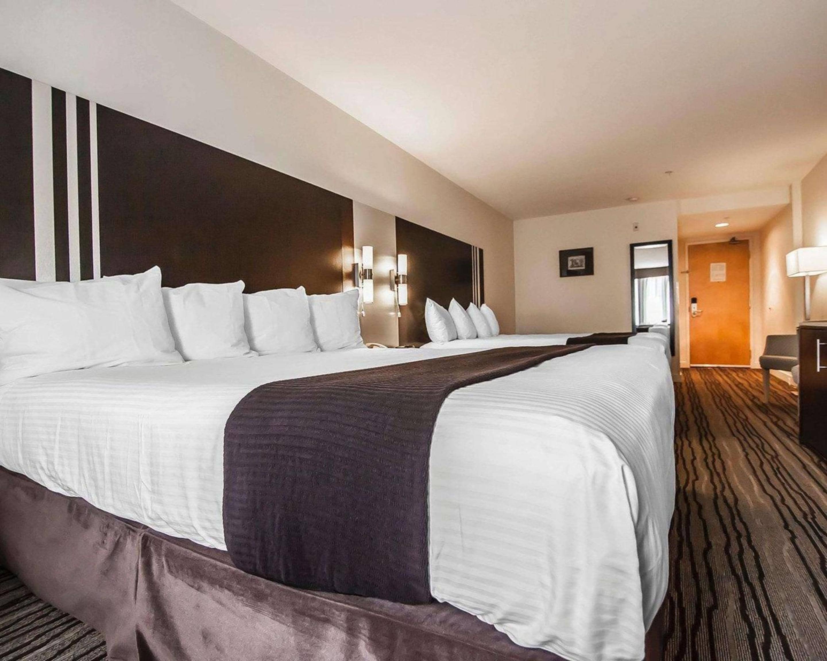 Comfort Hotel Vancouver Airport — 3