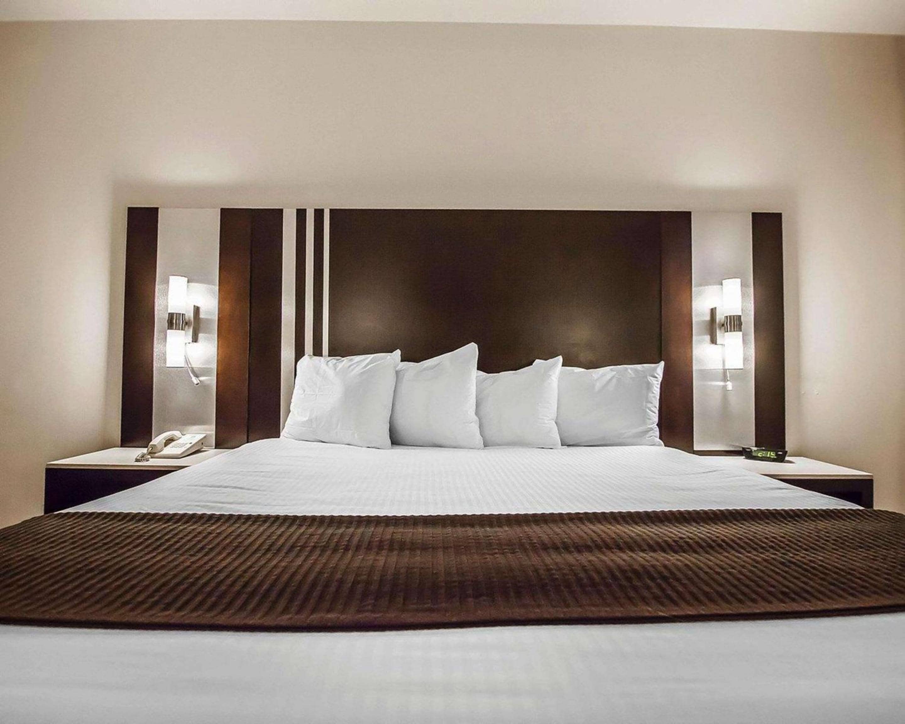 Comfort Hotel Vancouver Airport — 2