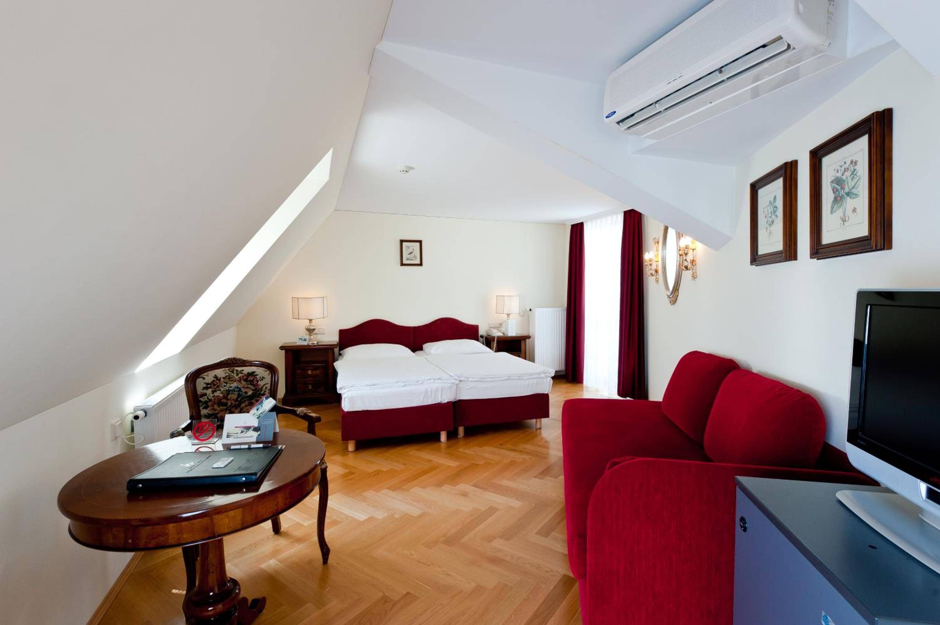 Hotel Regina — 4