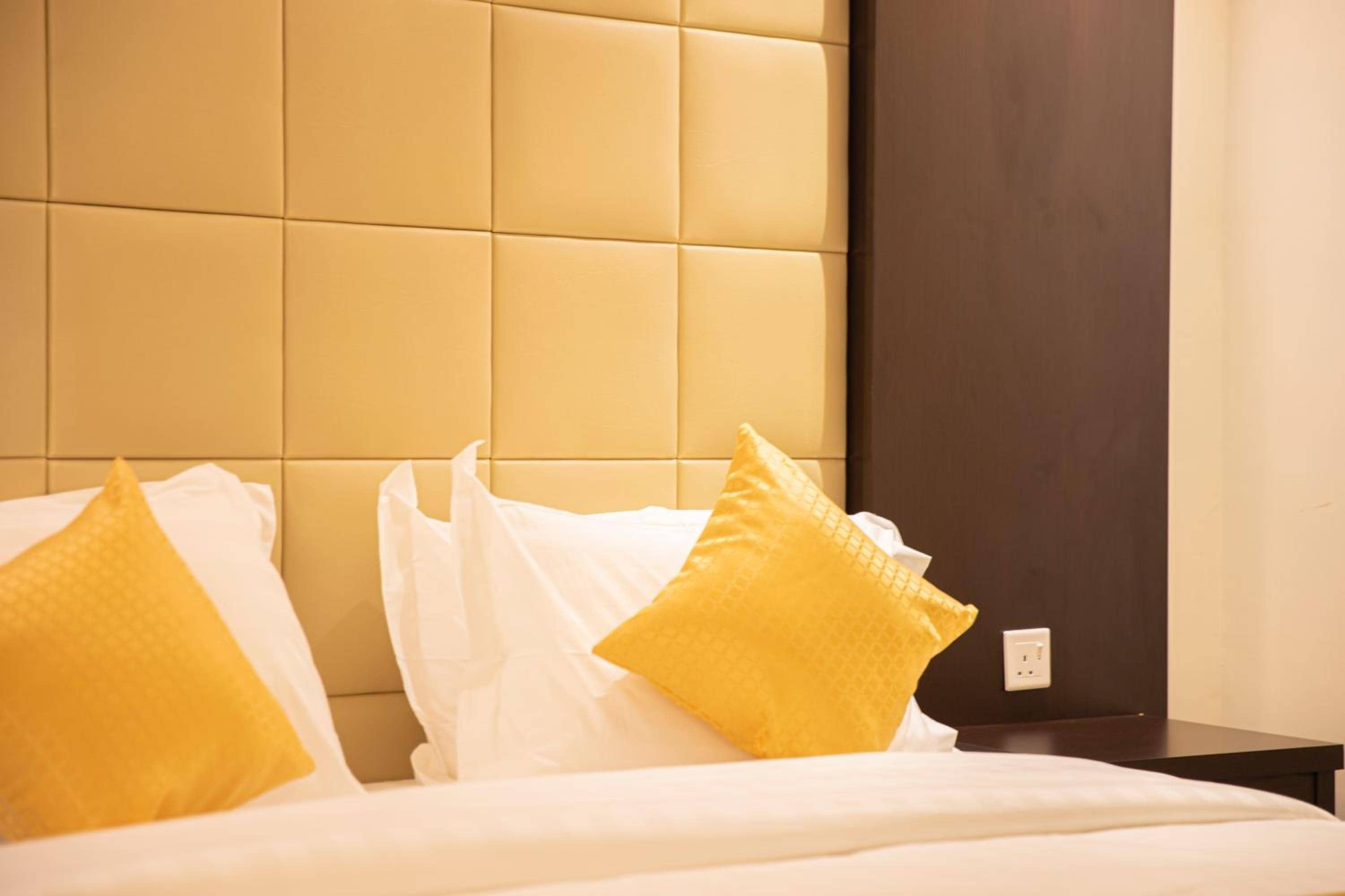 Mabet Al Tahlia Serviced Apartments — 5