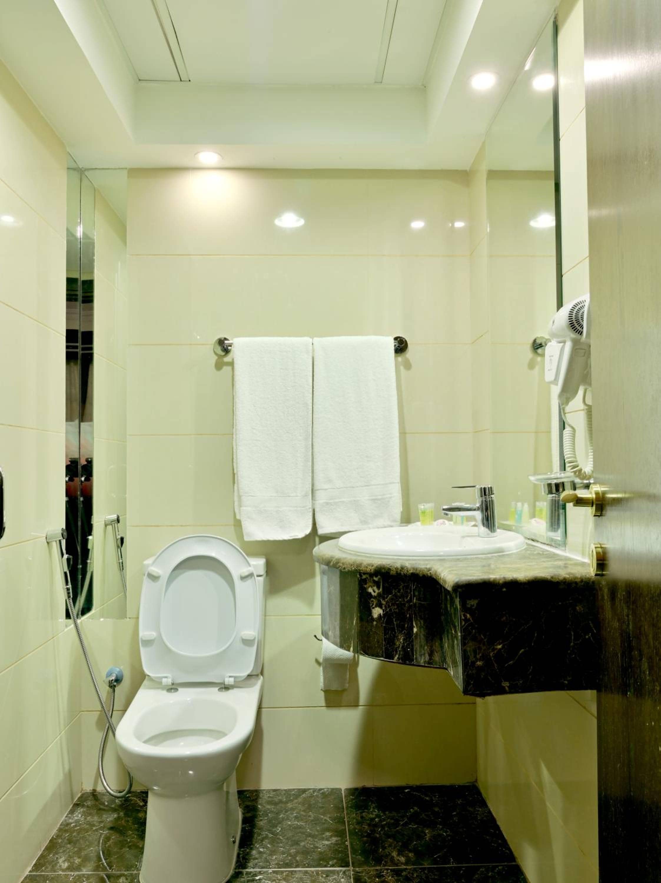 Hayah Plaza Hotel — 3