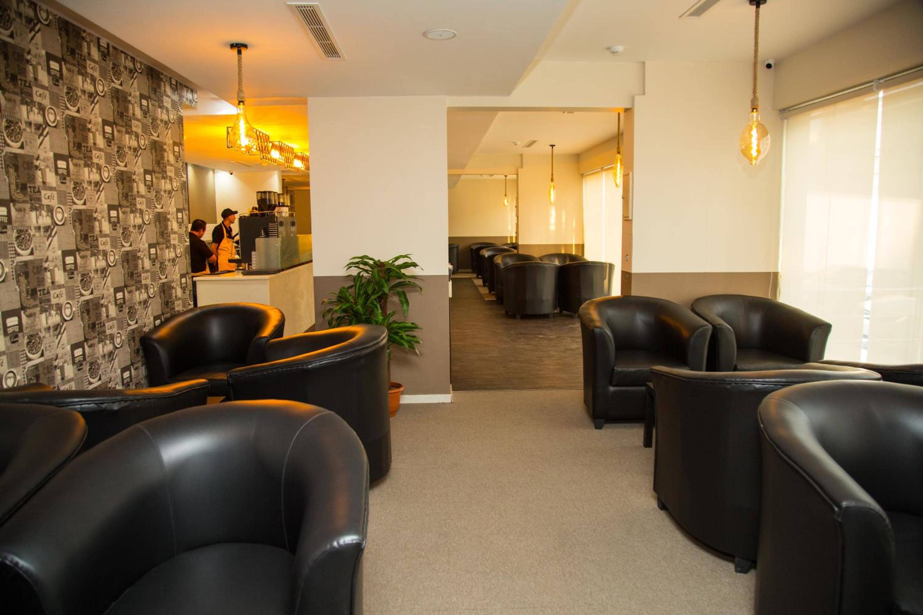 Oasis Rise Hotel Apartments — 2