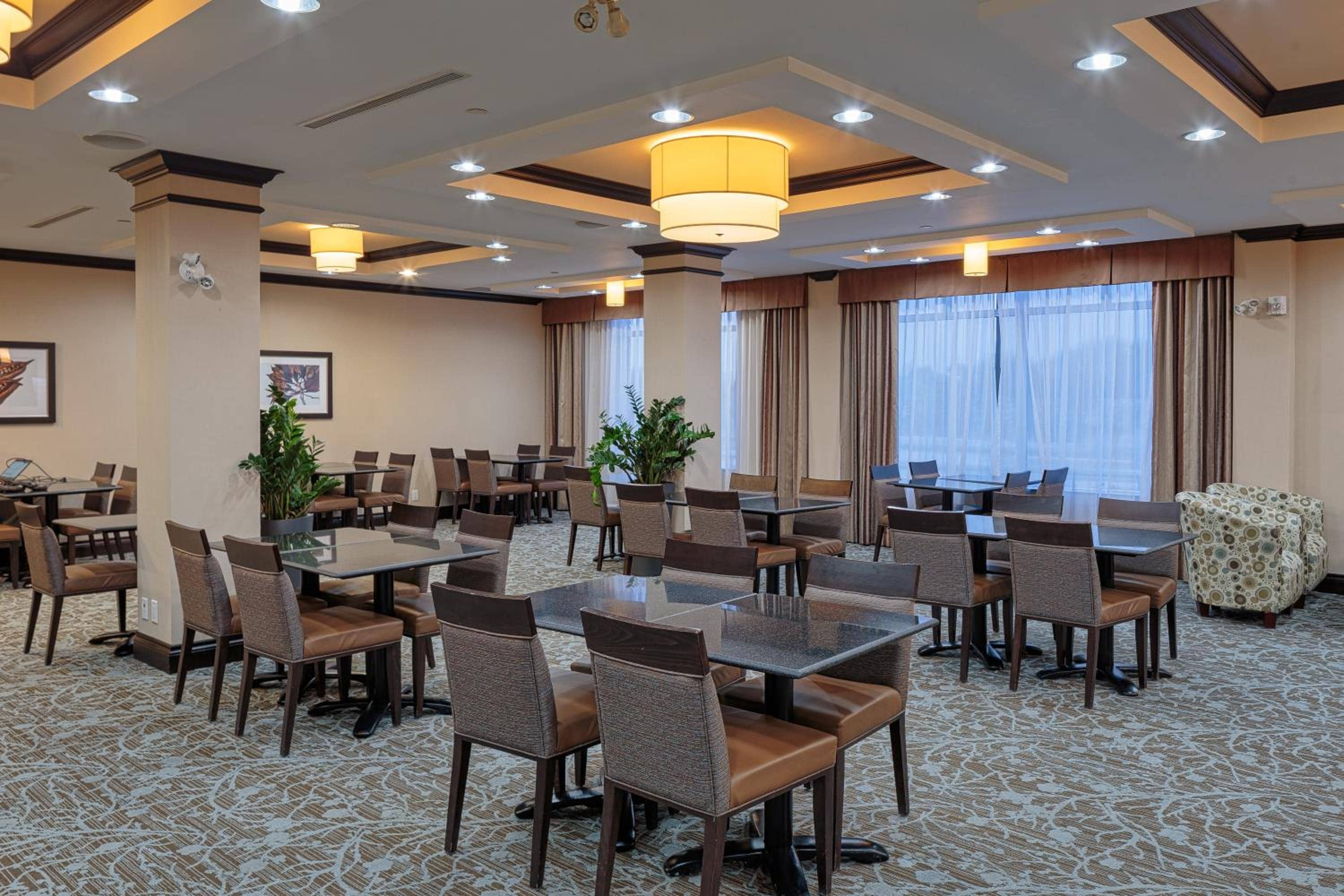 Holiday Inn Express & Suites Ottawa East-Orleans by IHG — 4