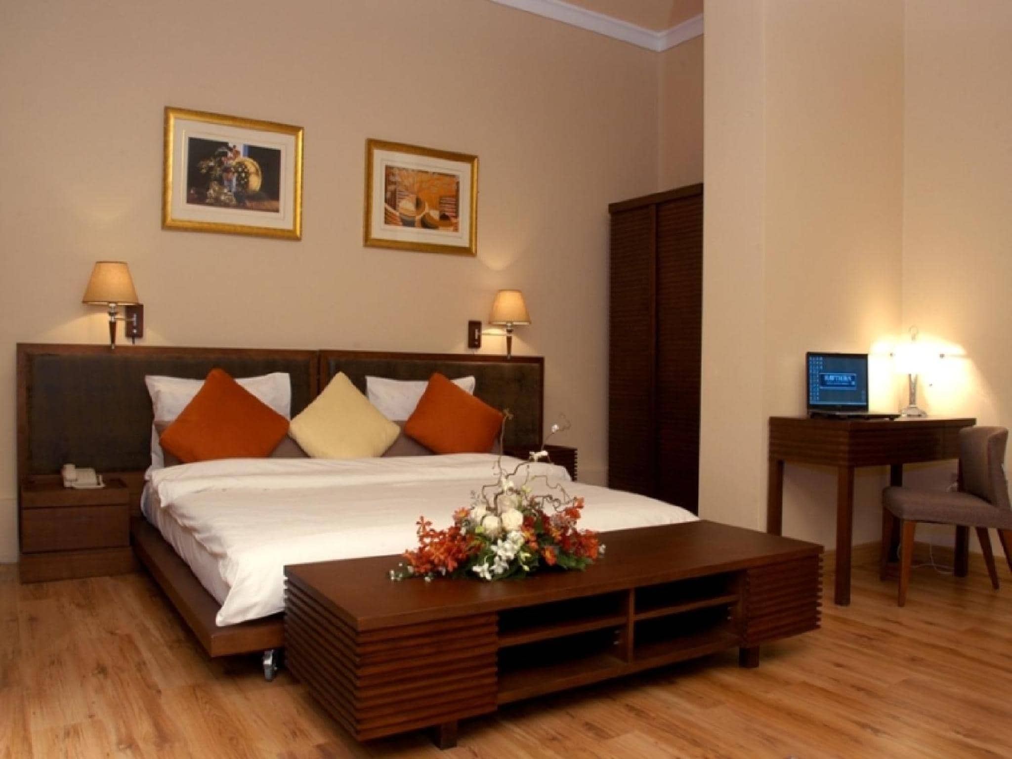 Le Jazz Hotel — 4