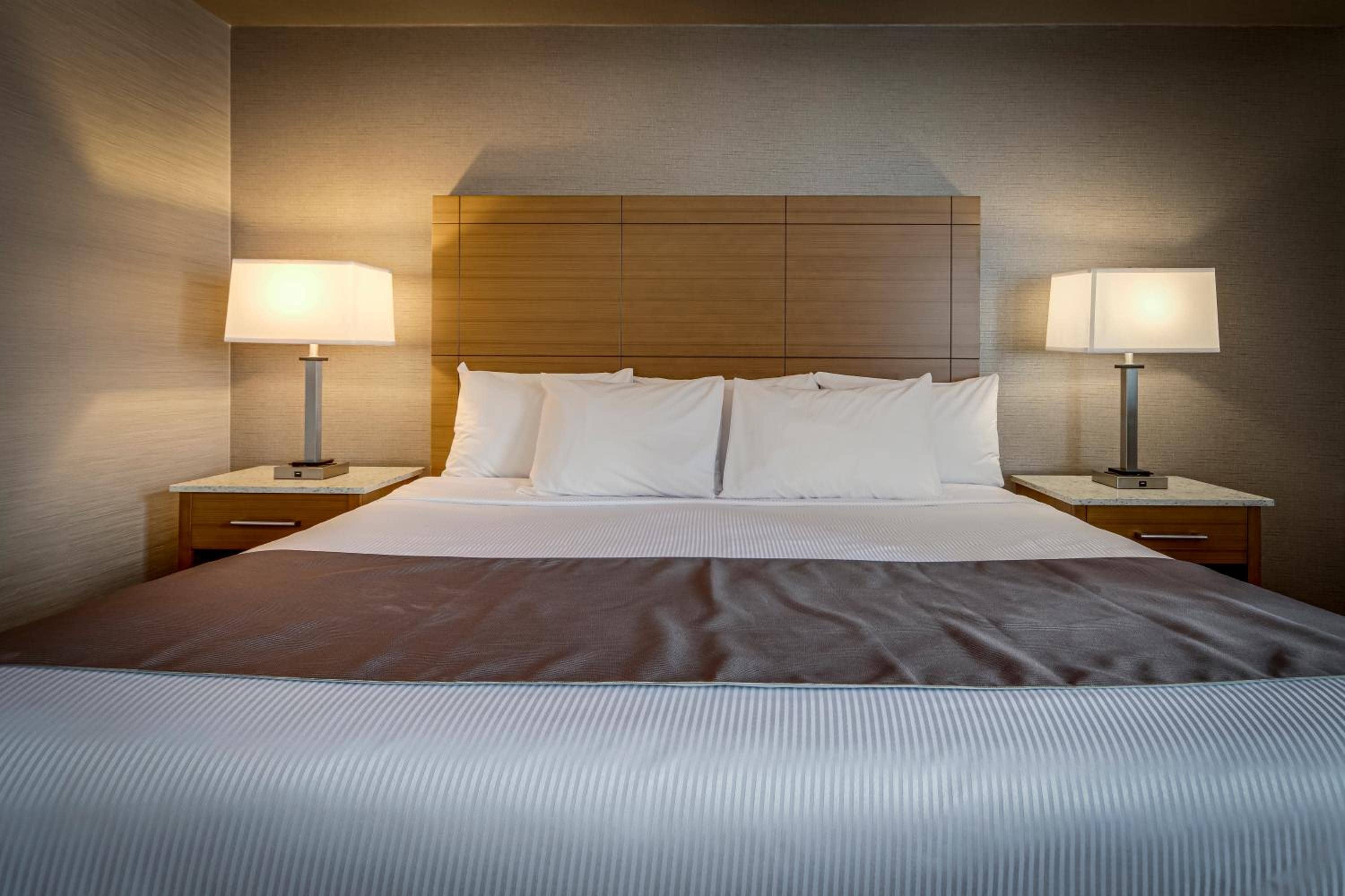 Monte Carlo Inn Vaughan Suites — 5