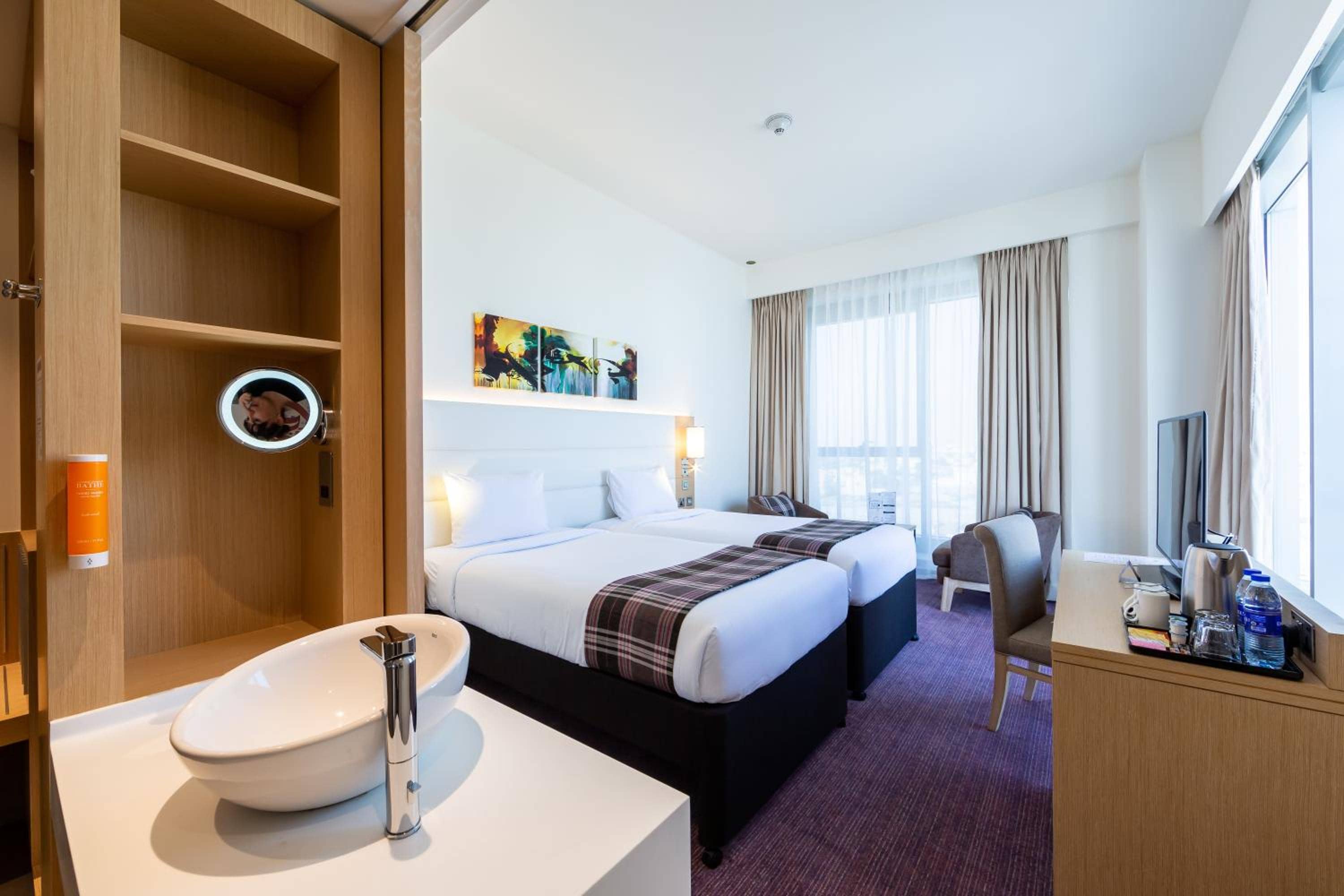 Premier Inn Dubai Dragon Mart — 5