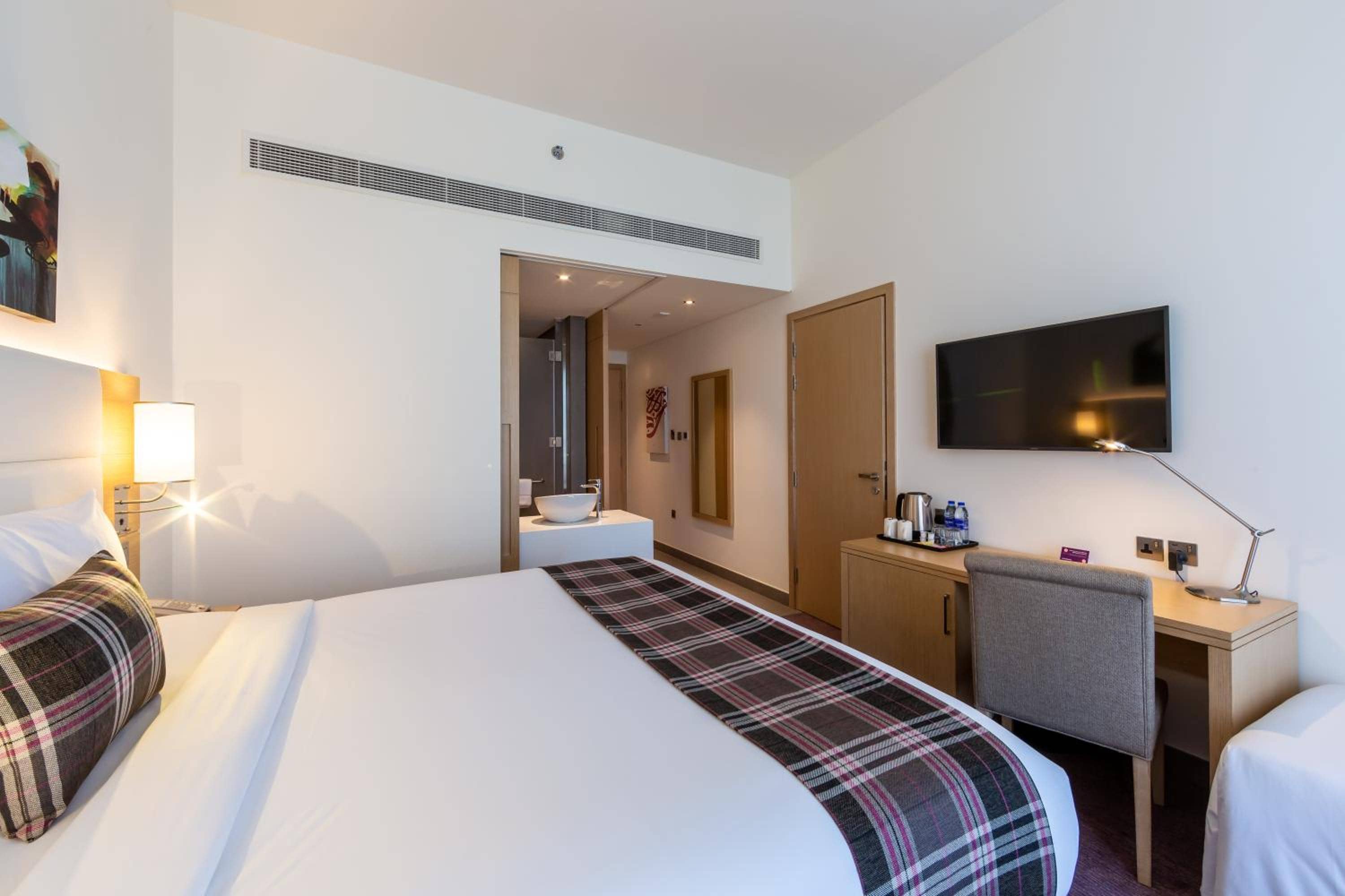Premier Inn Dubai Dragon Mart — 3
