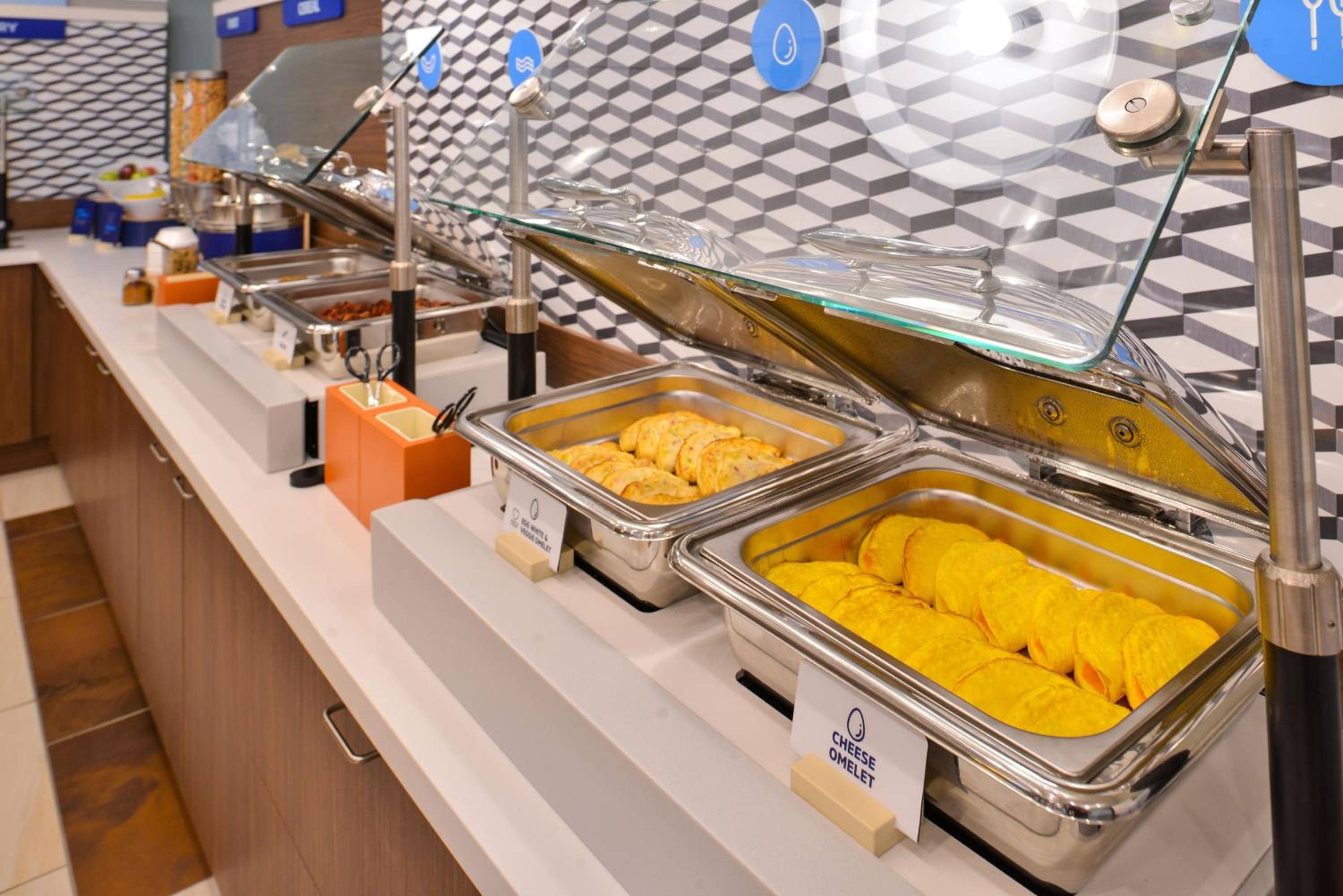 Holiday Inn Express & Suites Riverport Richmond by IHG — 2