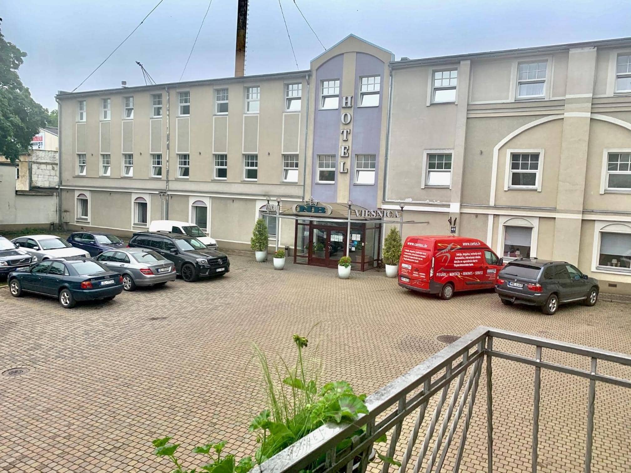NB Hotel with Free Parking
