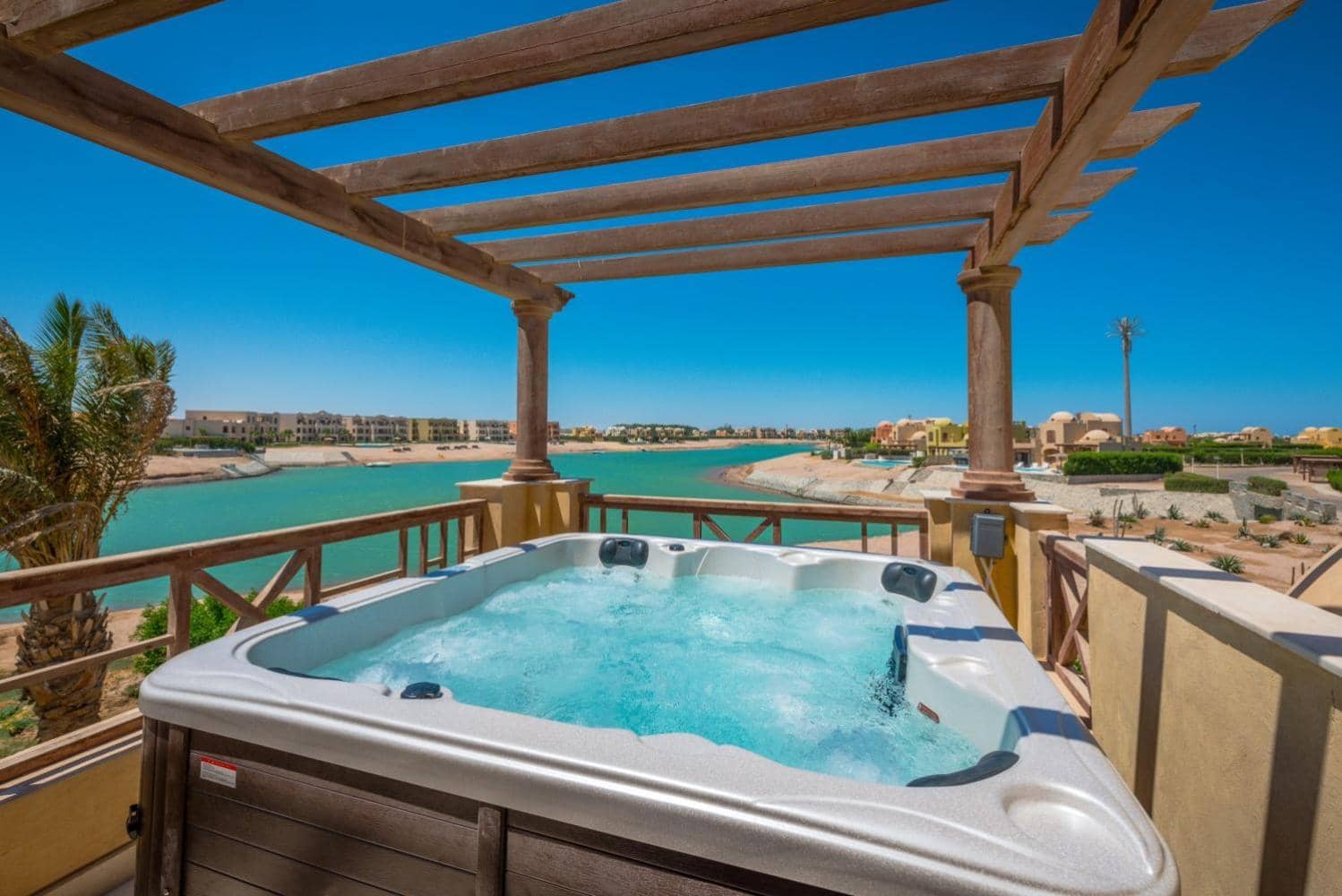 Scenic Views 3-Bedroom Villa in Sabina, El Gouna Private Jacuzzi & Lagoon Access
