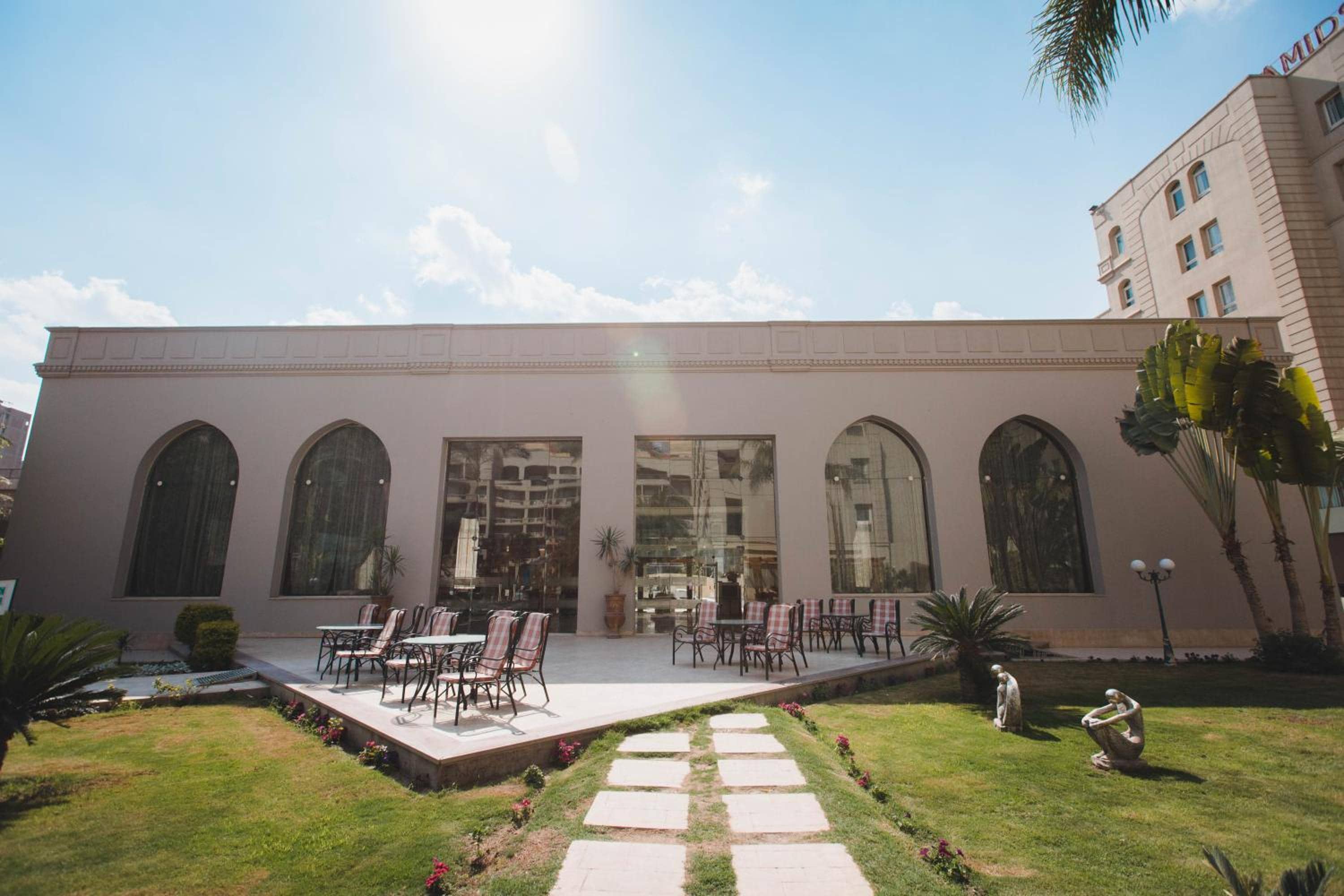 Grand Pyramids Hotel