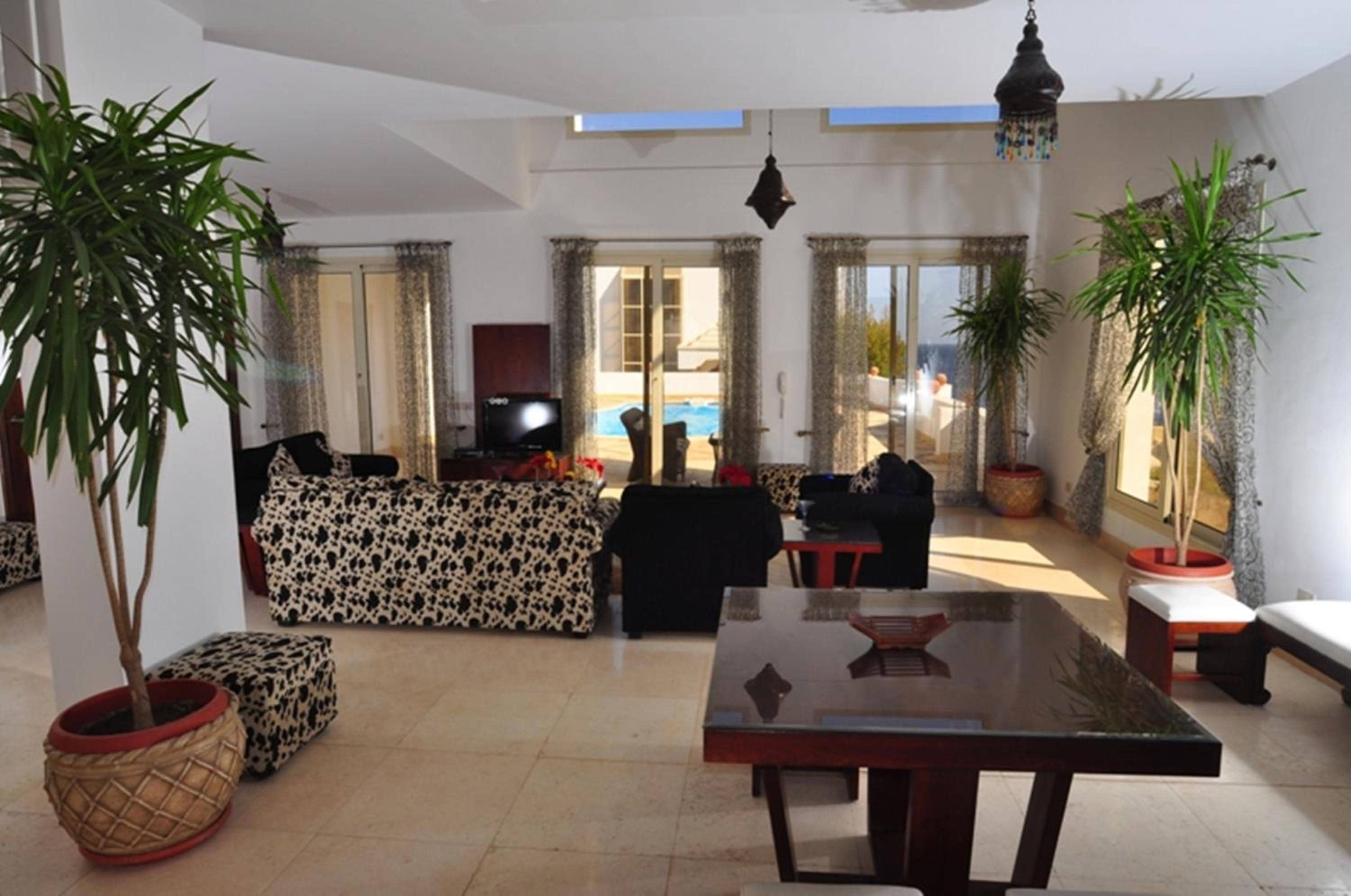 Carlton Luxury Villa — 5