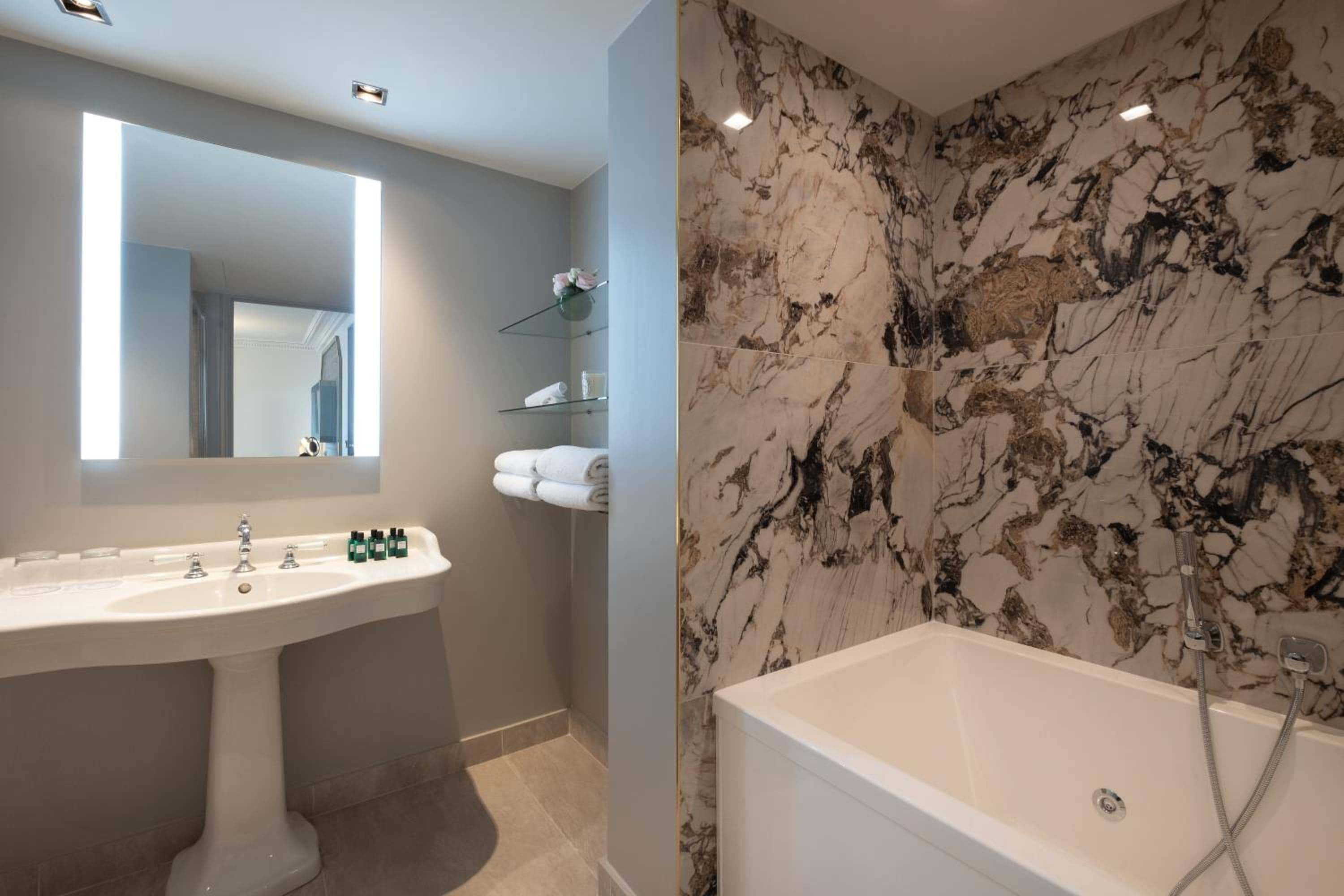 Hôtel Elysia by Inwood Hotels — 3