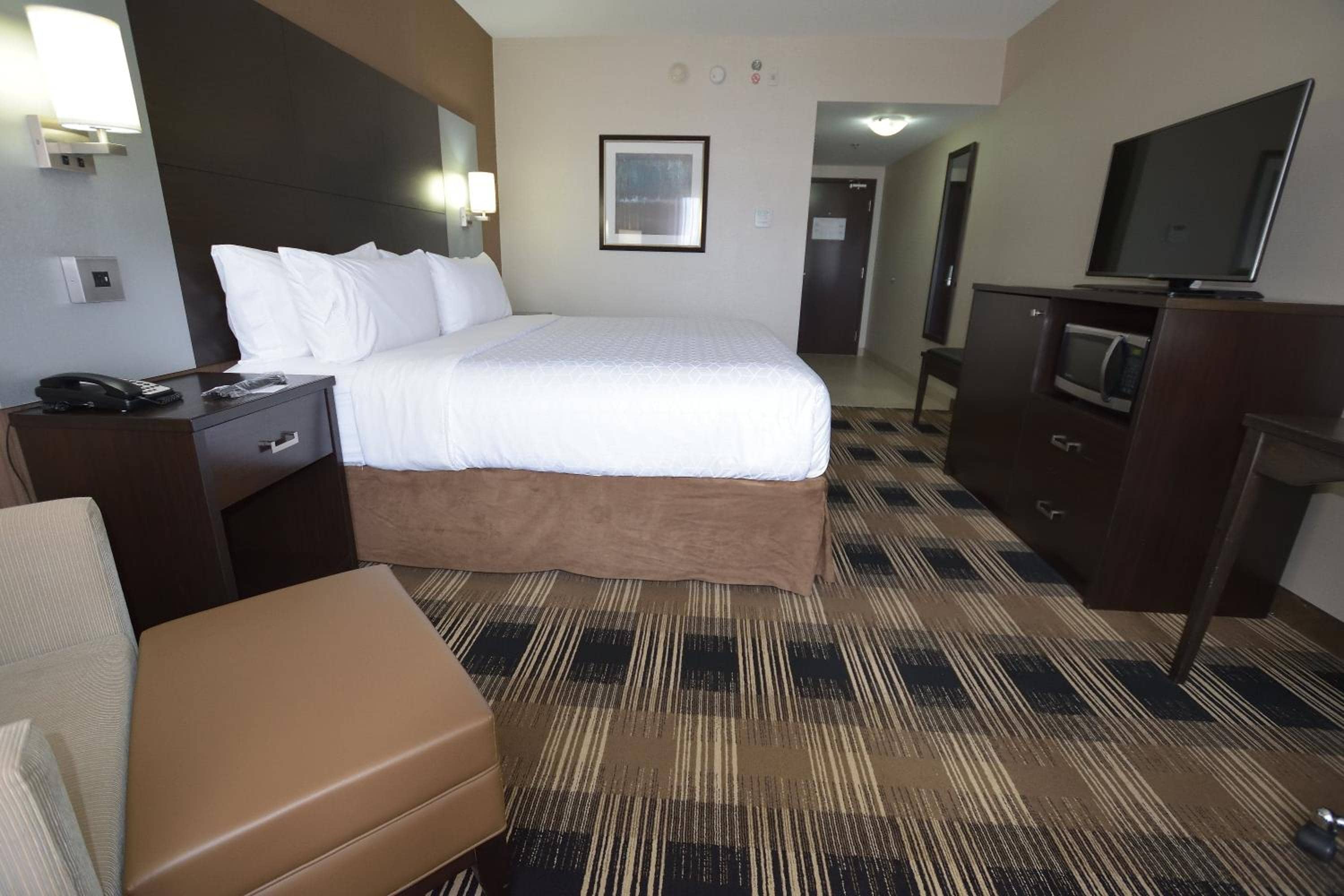 Holiday Inn Express & Suites Ottawa East-Orleans by IHG — 3