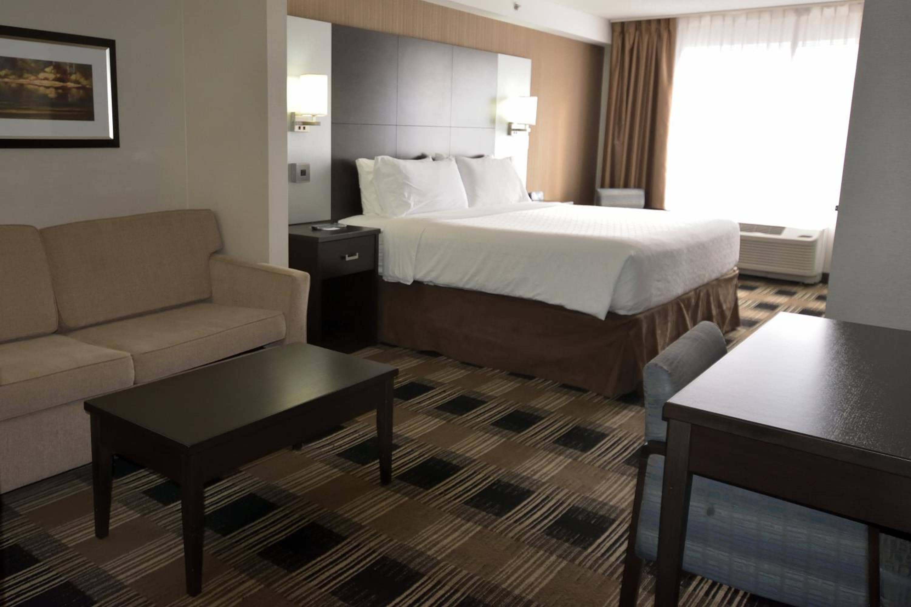 Holiday Inn Express & Suites Ottawa East-Orleans by IHG — 5