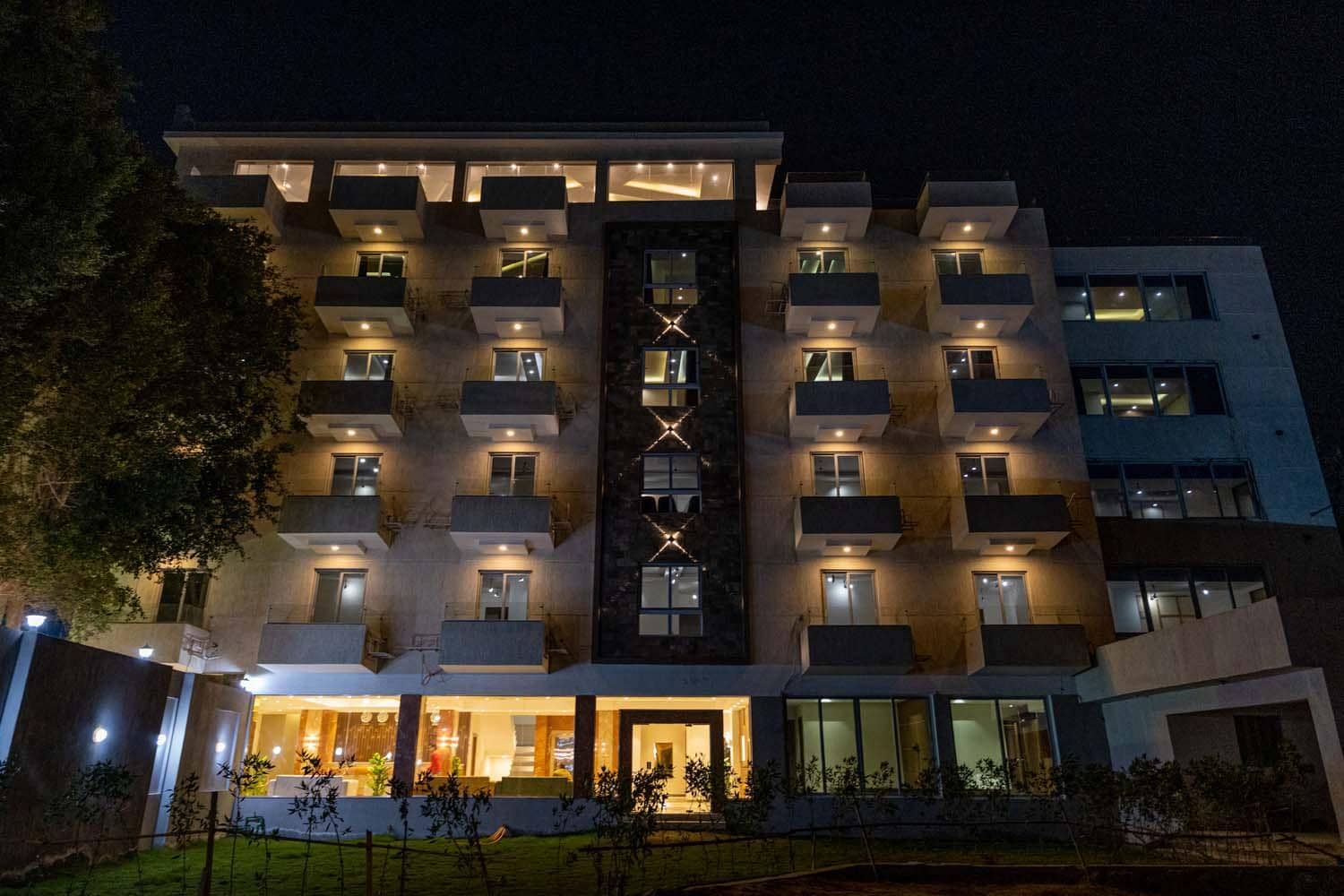 Nine Pyramids View Hotel
