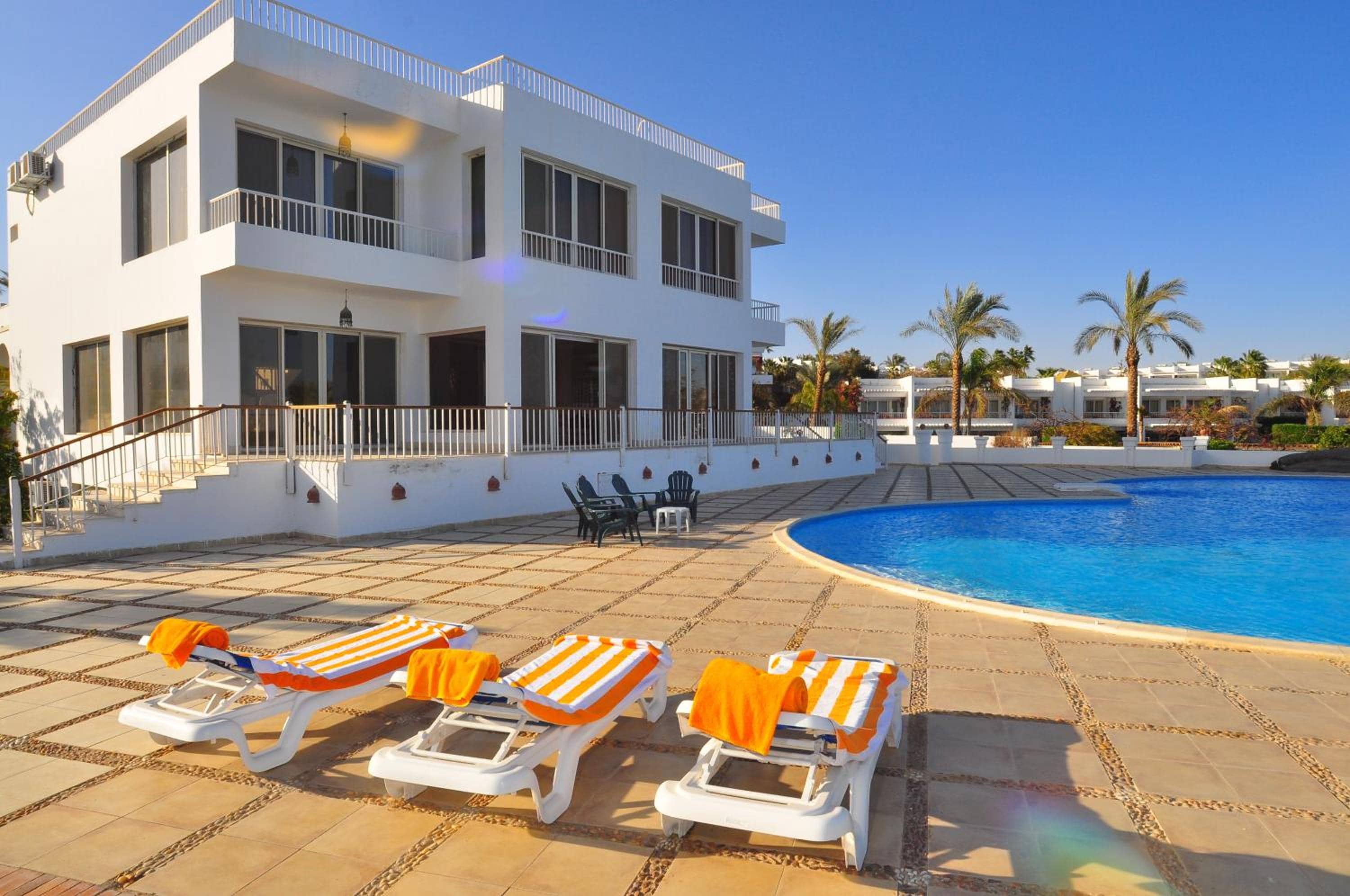 Carlton Luxury Villa — 3