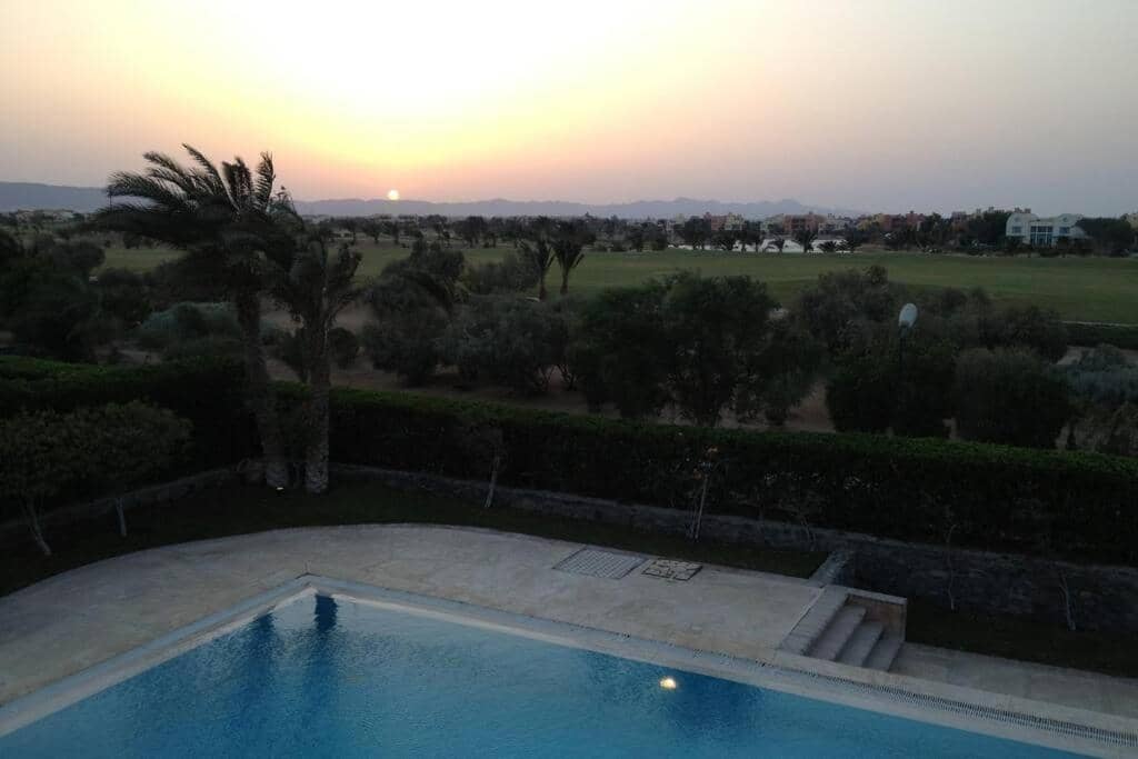 Villa with 5 bedrooms & 4 bathrooms - private heated pool — 2