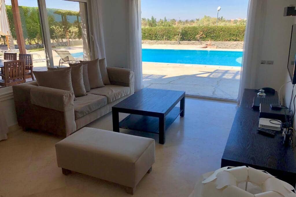 Villa with 5 bedrooms & 4 bathrooms - private heated pool — 4