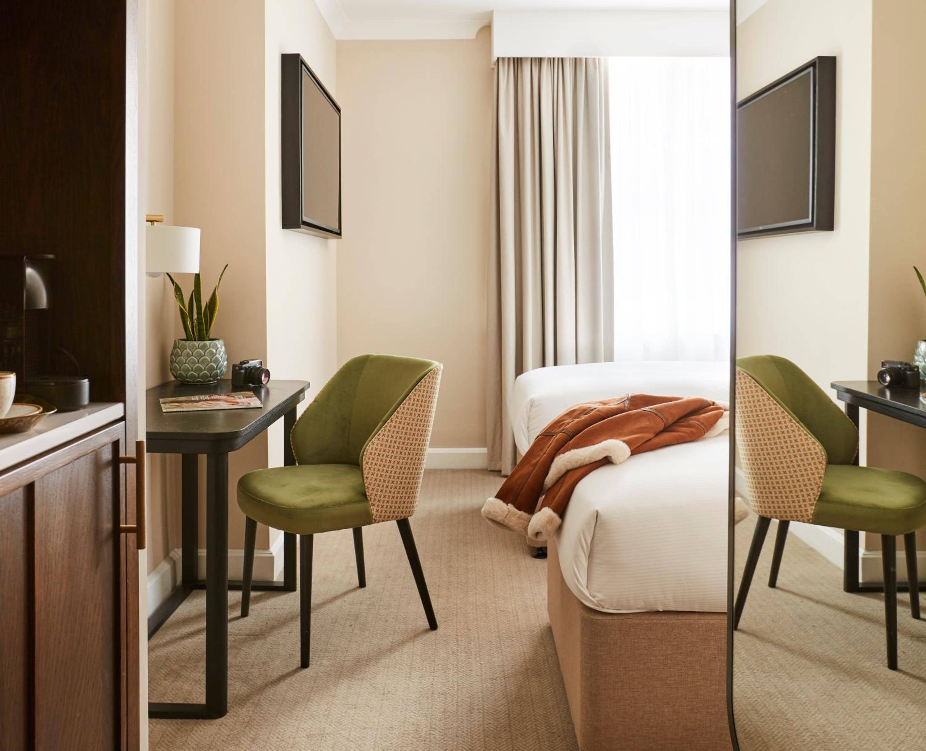 The Clermont London, Victoria — 5