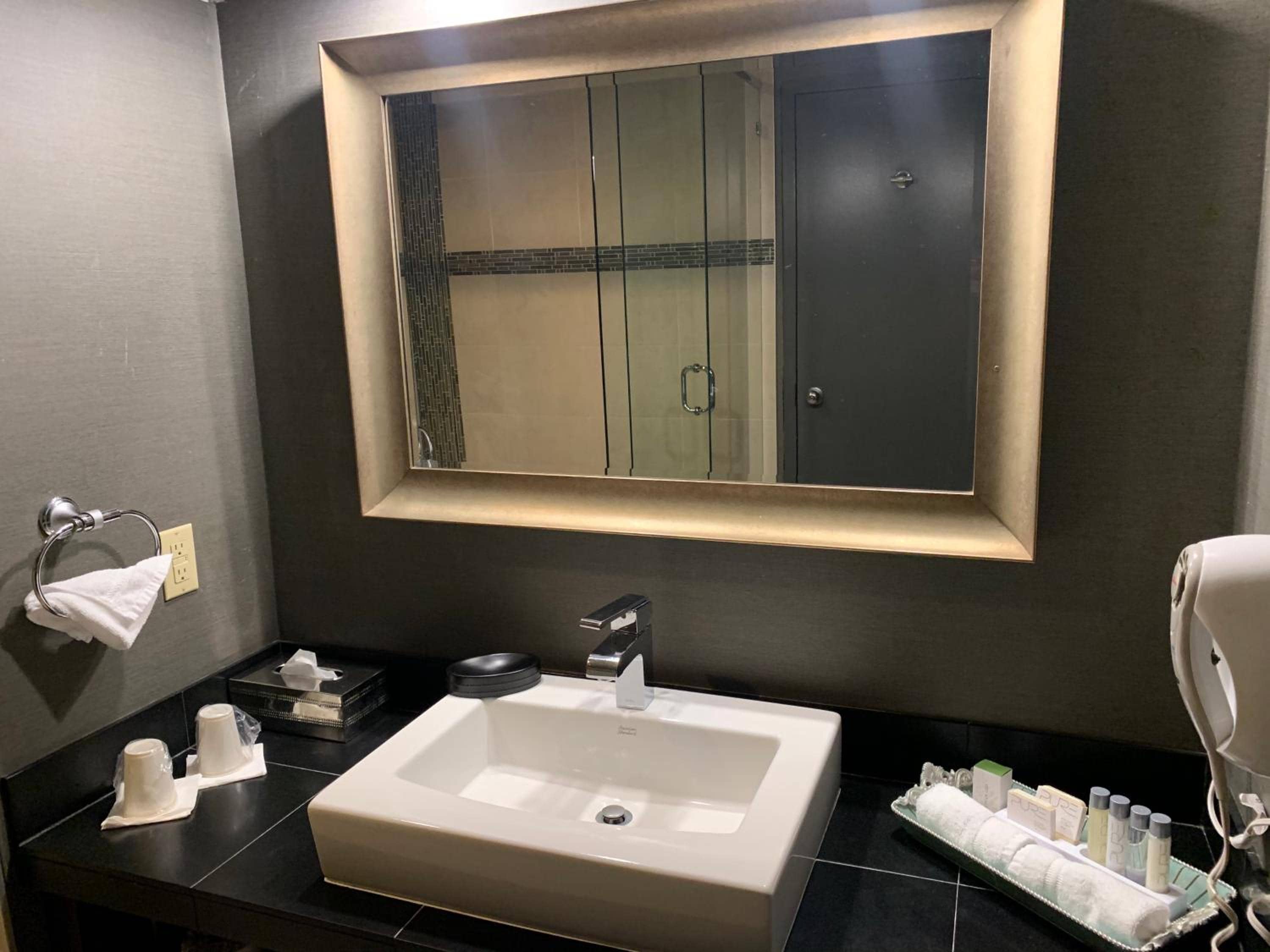 Coast Lonsdale Quay Hotel — 3