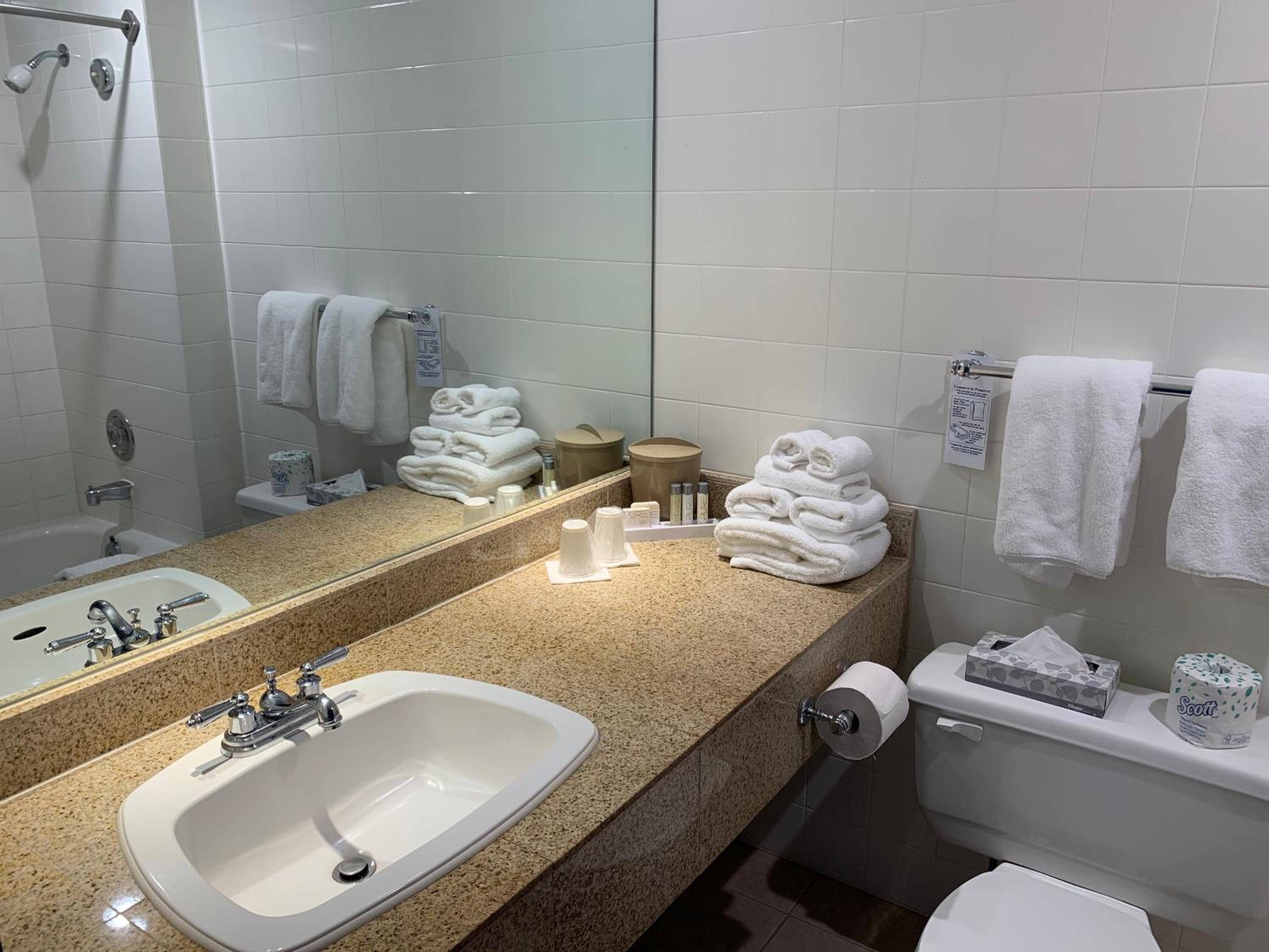 Coast Lonsdale Quay Hotel — 2