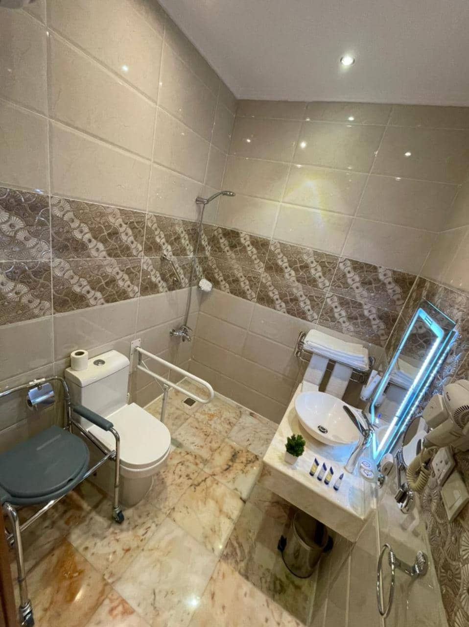 Rose Jeddah Hotel — 5