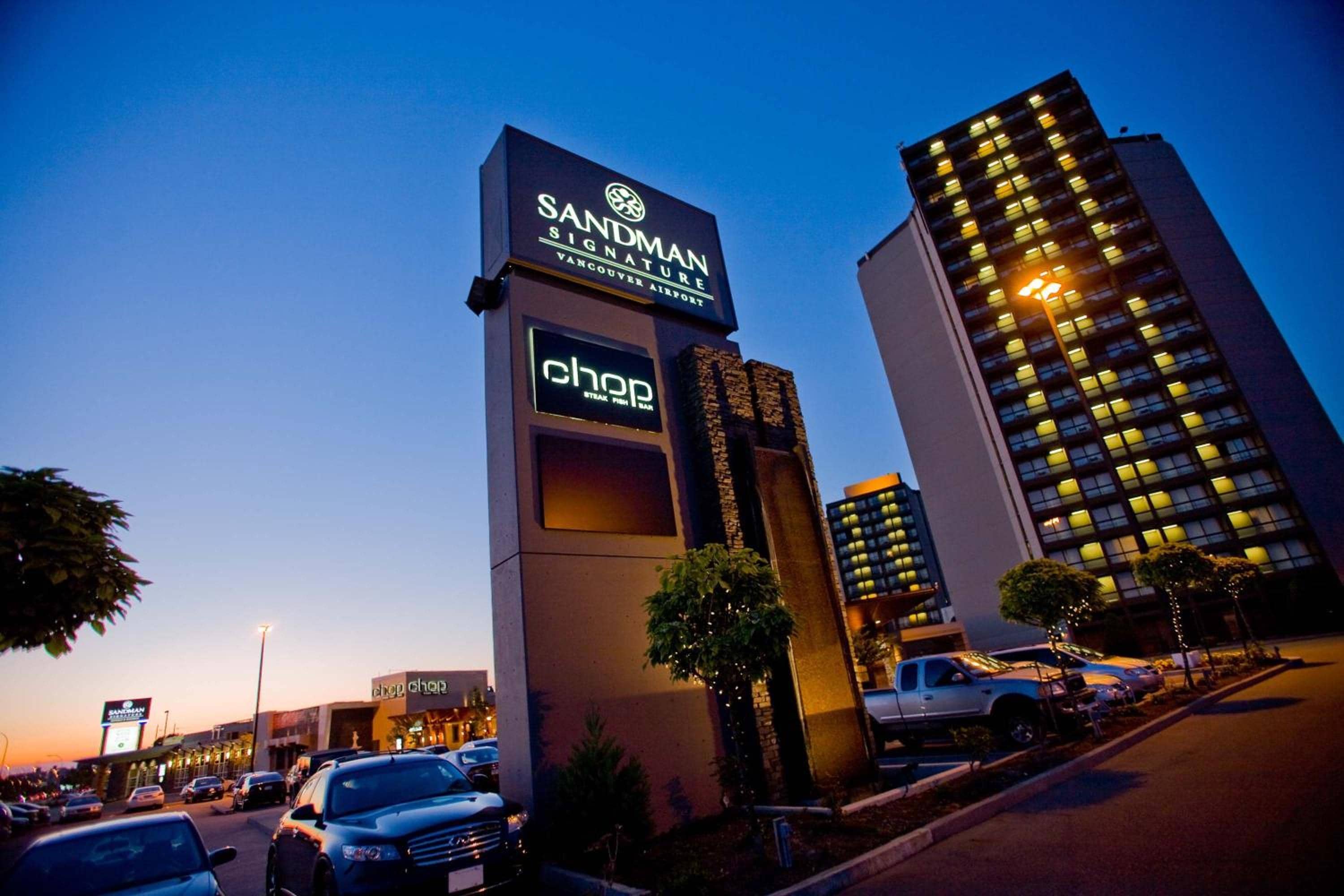 Sandman Signature Vancouver Airport Hotel & Resort — 4