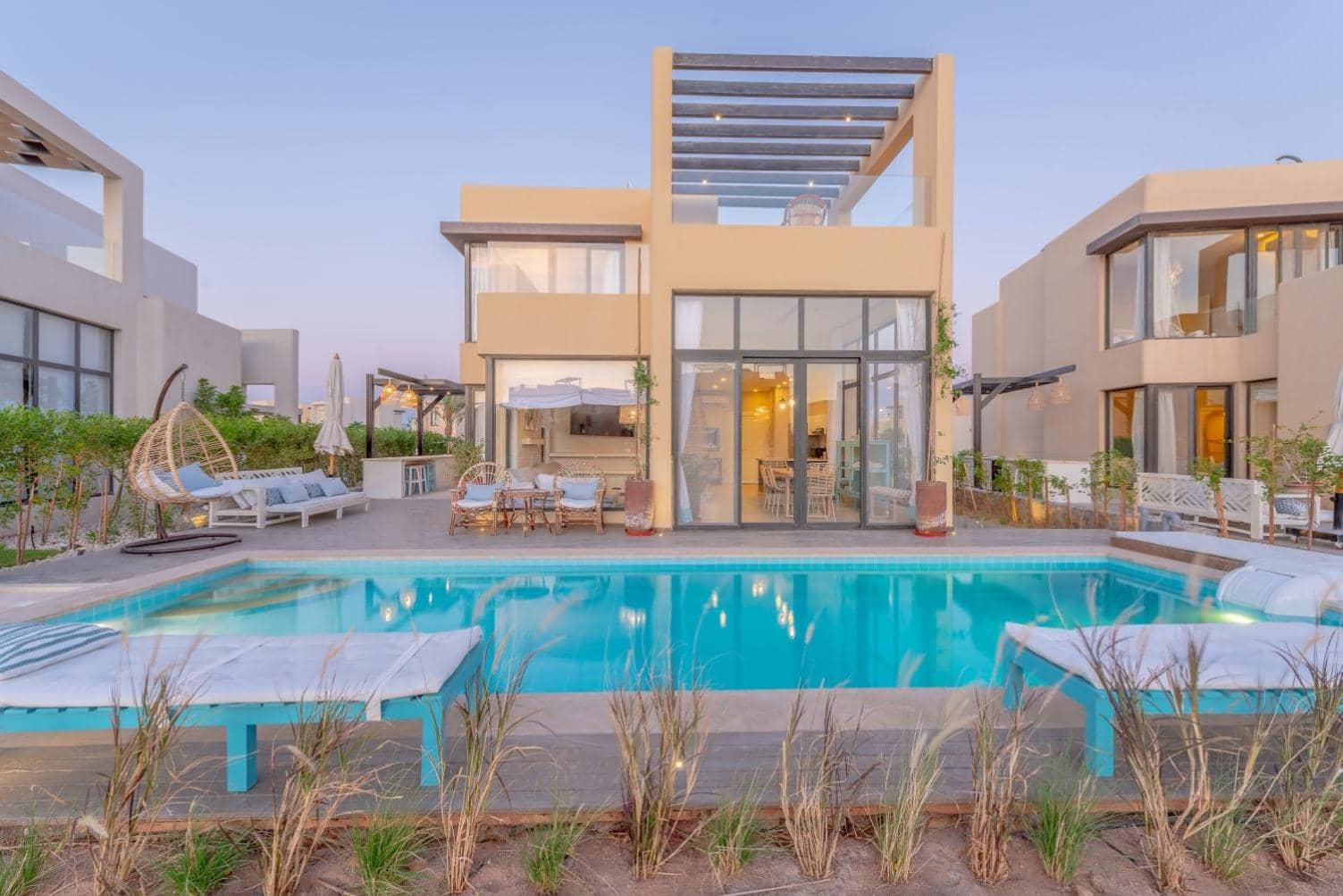 La Casa de Playa Tawila on Island 4BR Private with Heated Pool