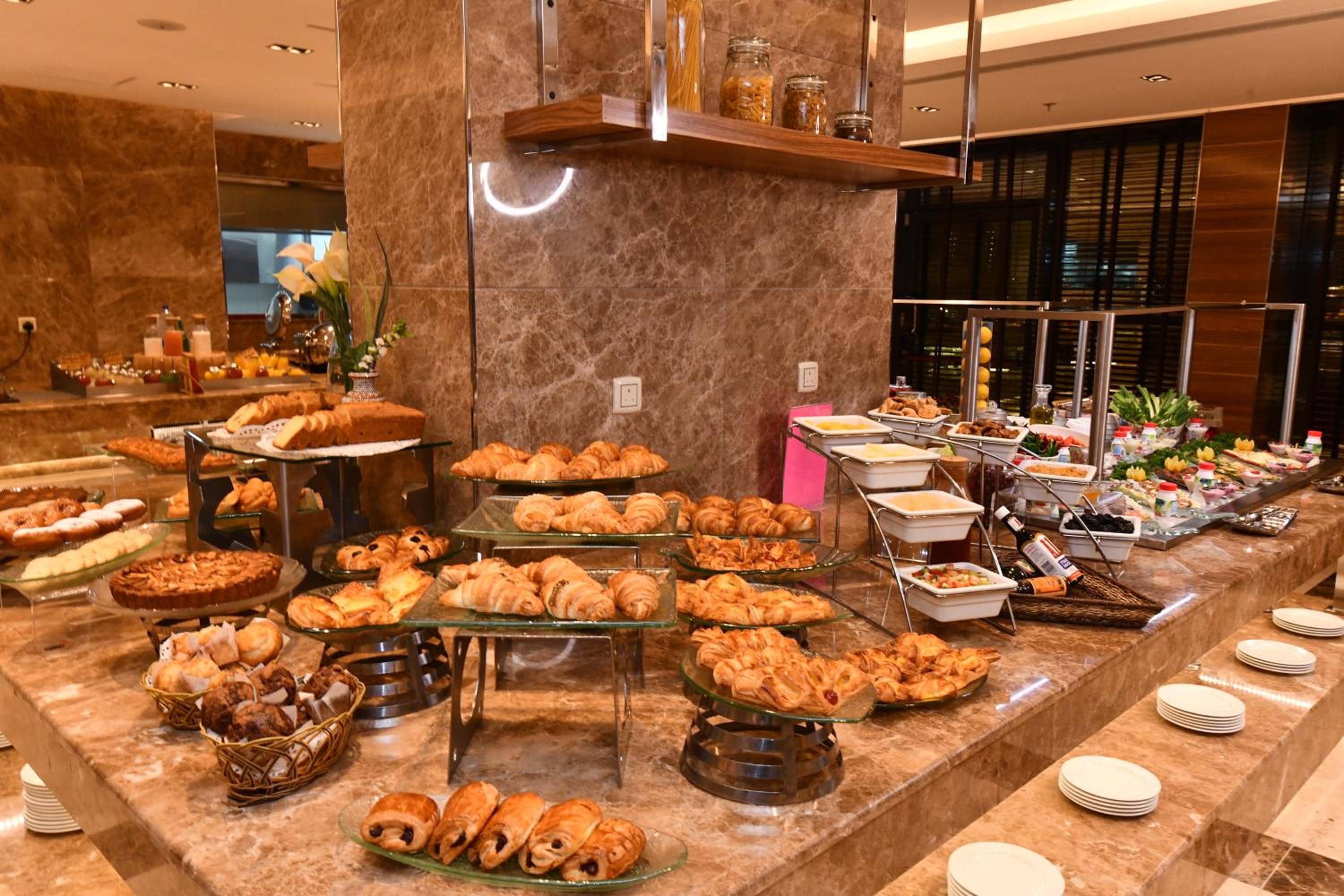 Ramada by Wyndham Continental Jeddah — 5