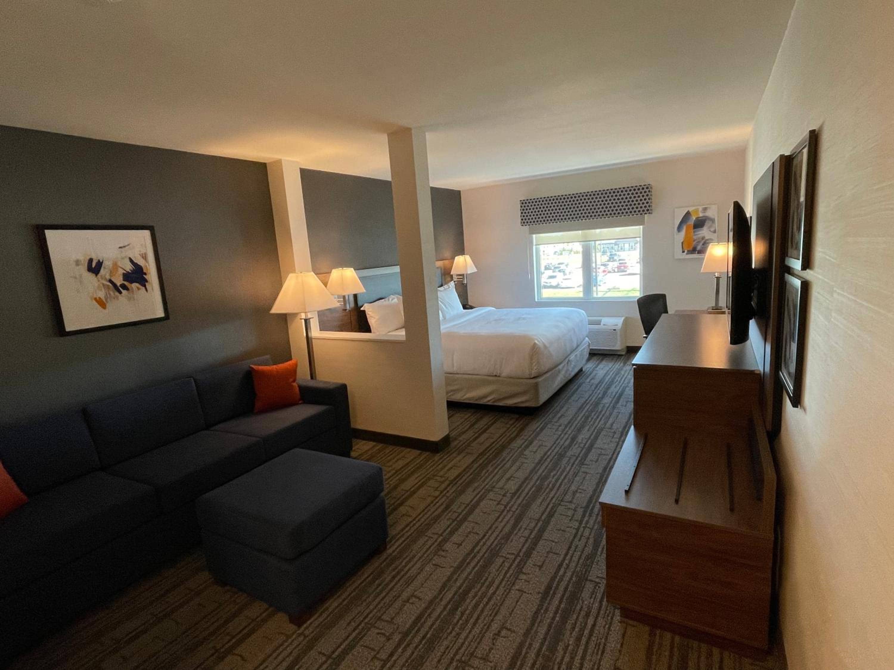 Comfort Inn & Suites — 2