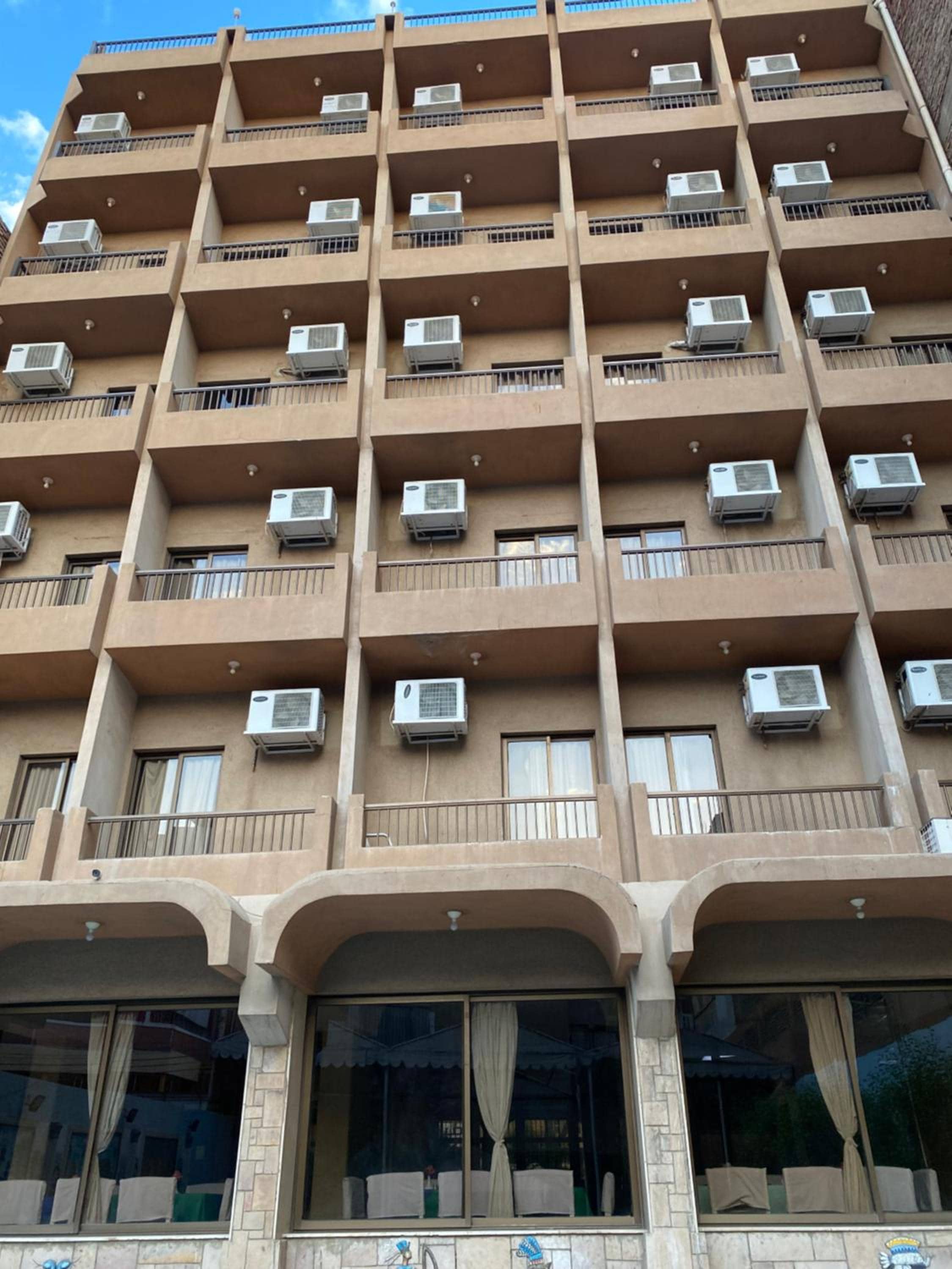 Shady Hotel Luxor
