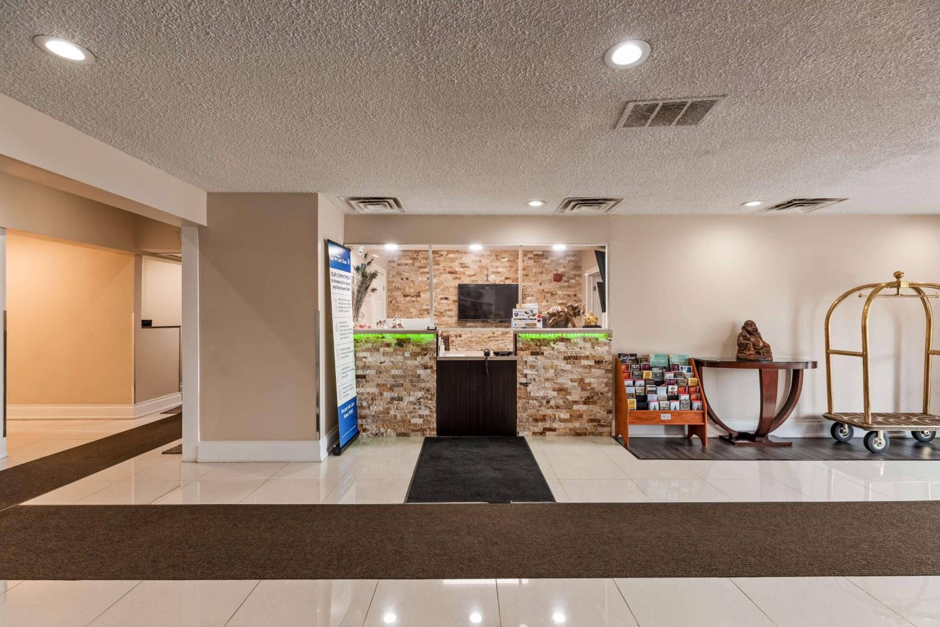 SureStay Hotel by Best Western Kemptville — 4