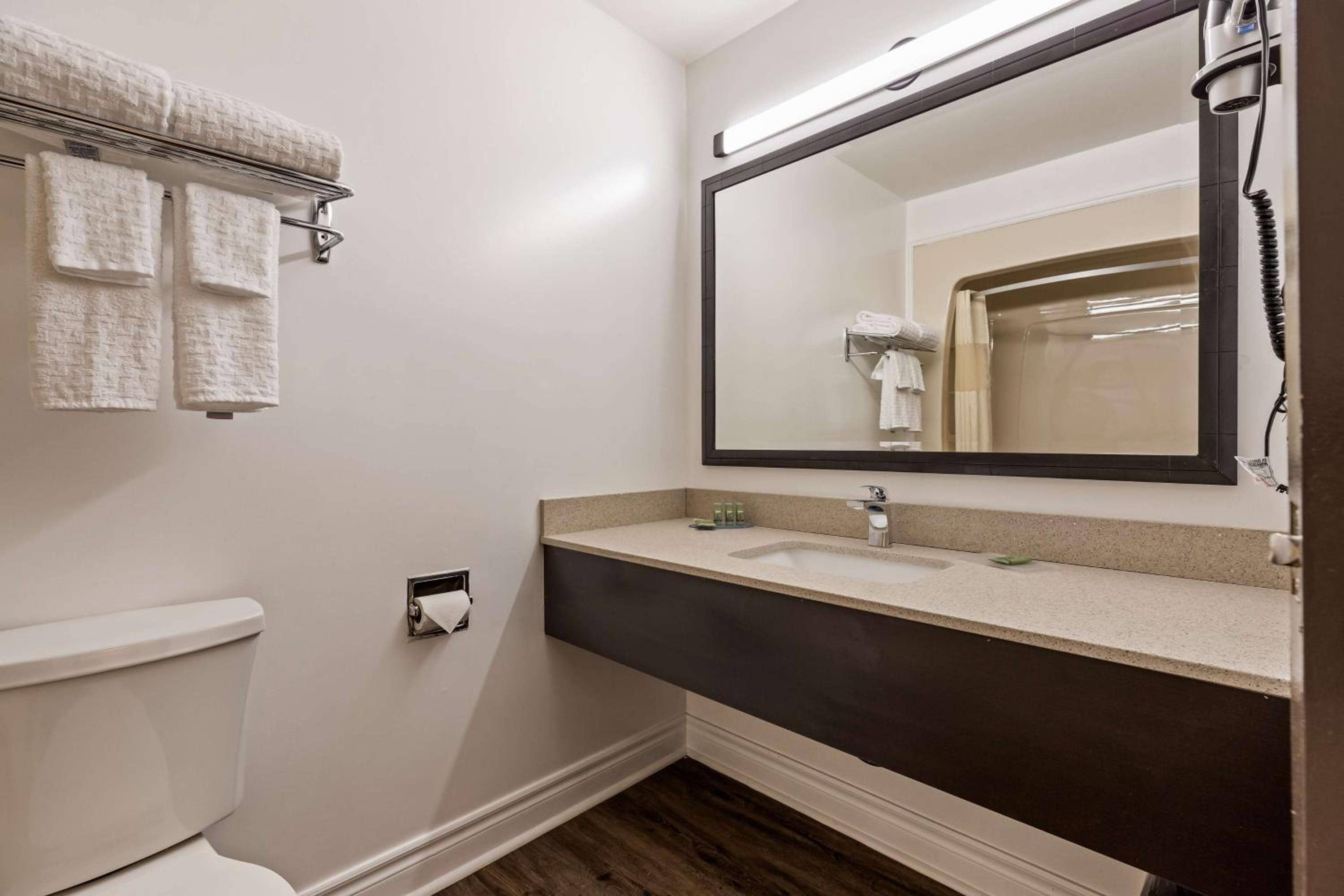 SureStay Hotel by Best Western Kemptville — 2