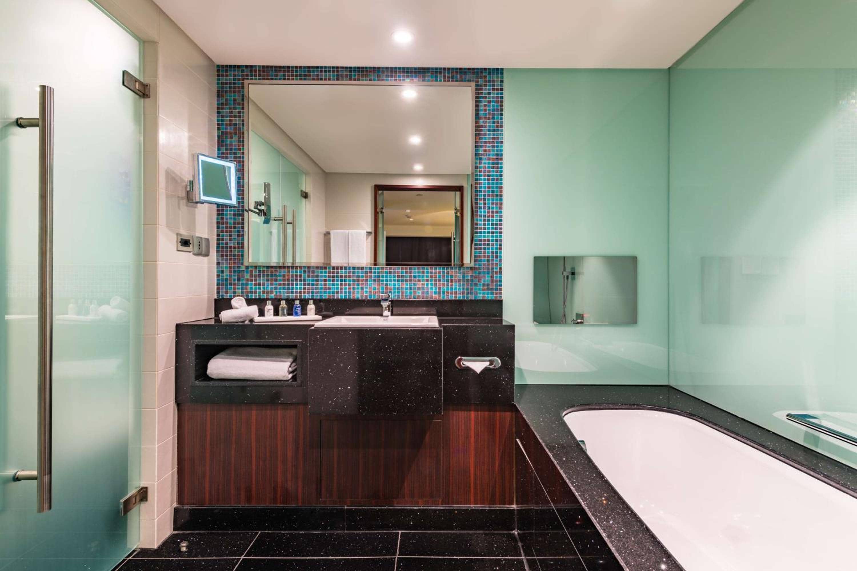 Radisson Blu Hotel, Kuwait — 4