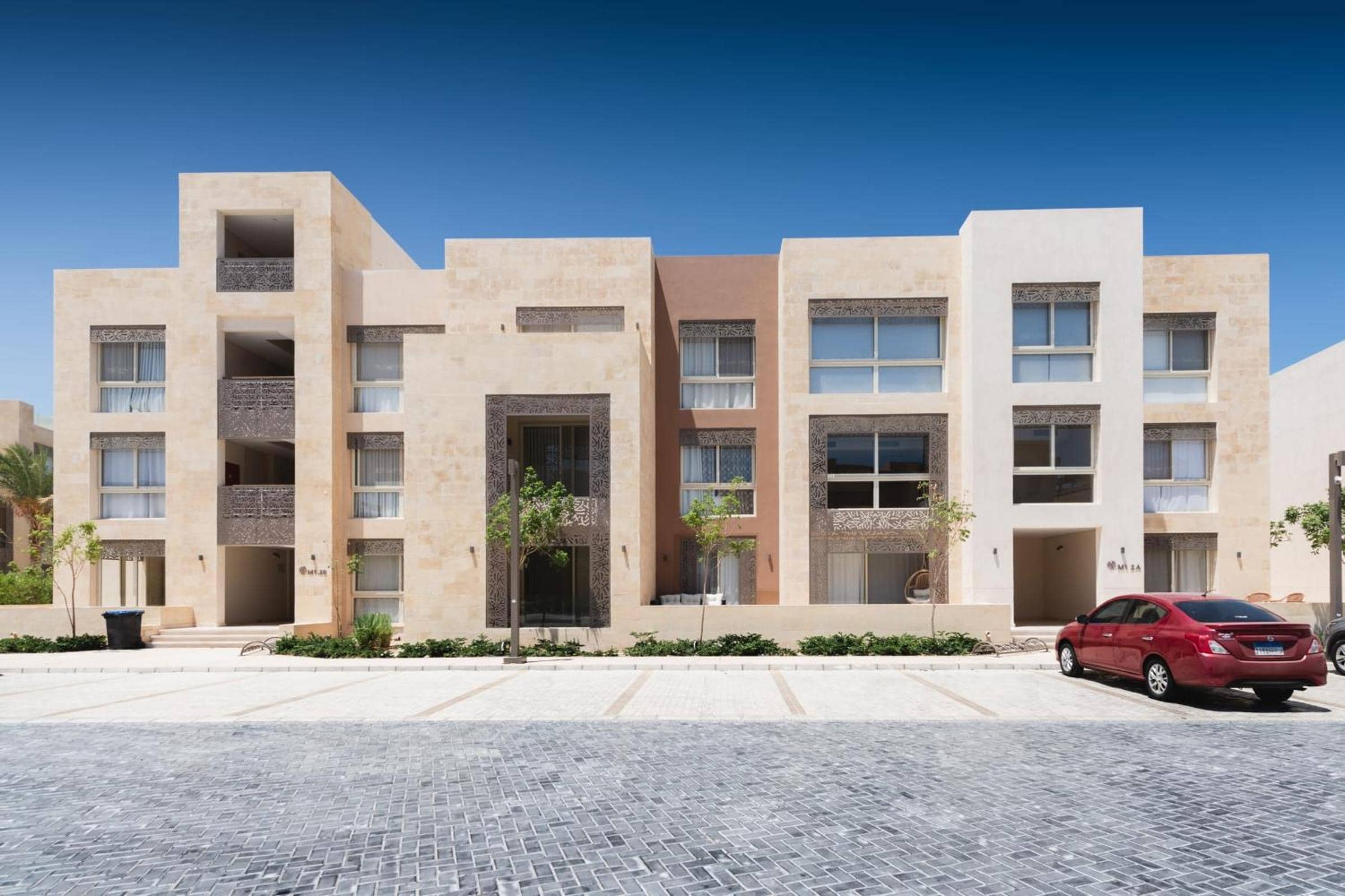 Exotic 1BDR w Outdoor Terrace Pool & Beach Access