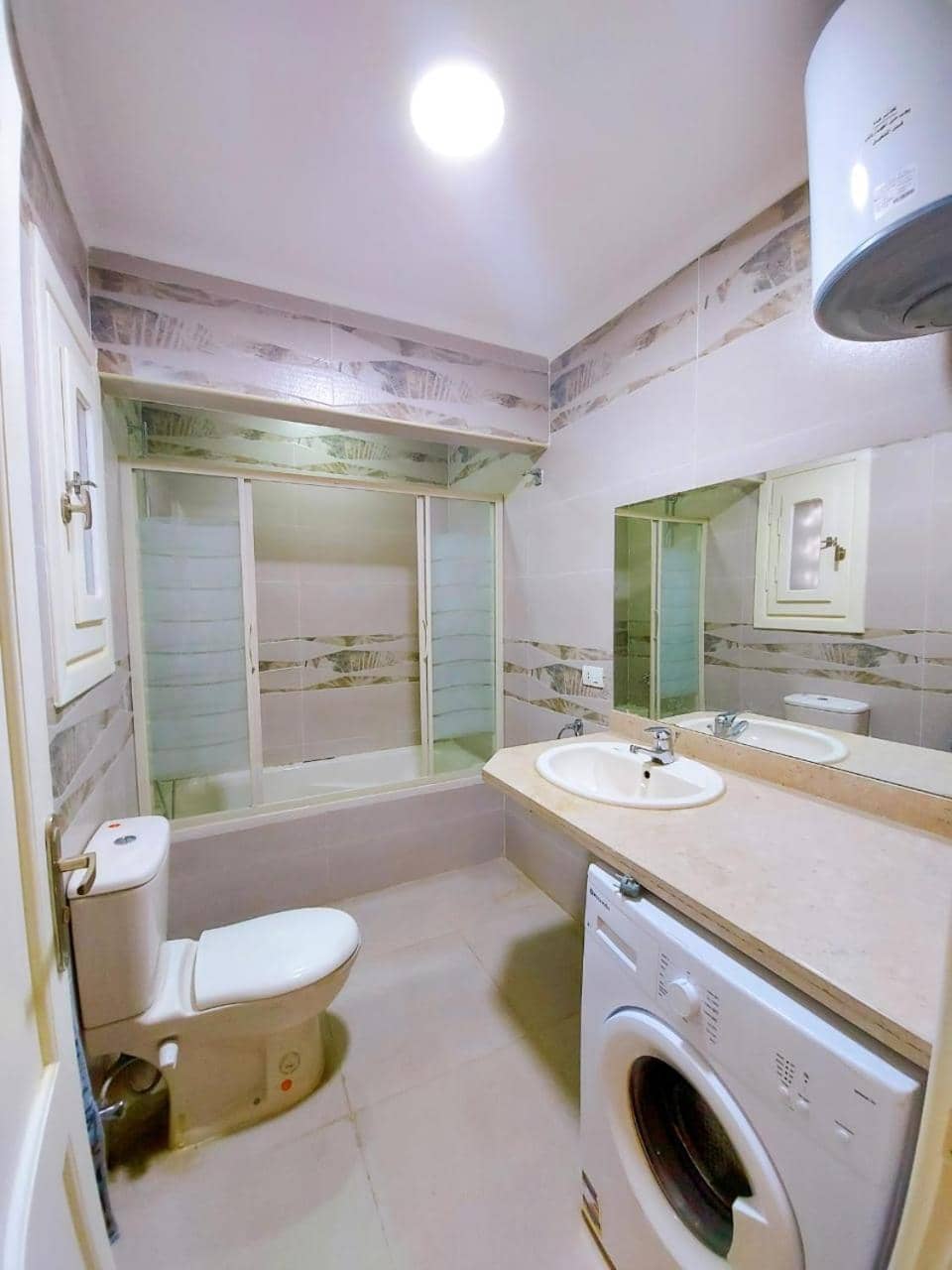 lovely one bedroom apartment within cozy compound including swimming pool, supermarket. perfect location at neama Bay with access to public transportation — 5