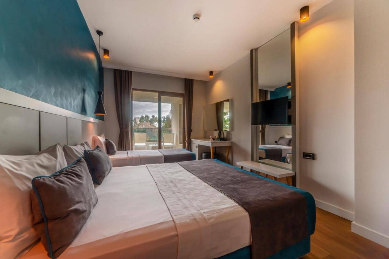 Tema 242 Hotel — 2