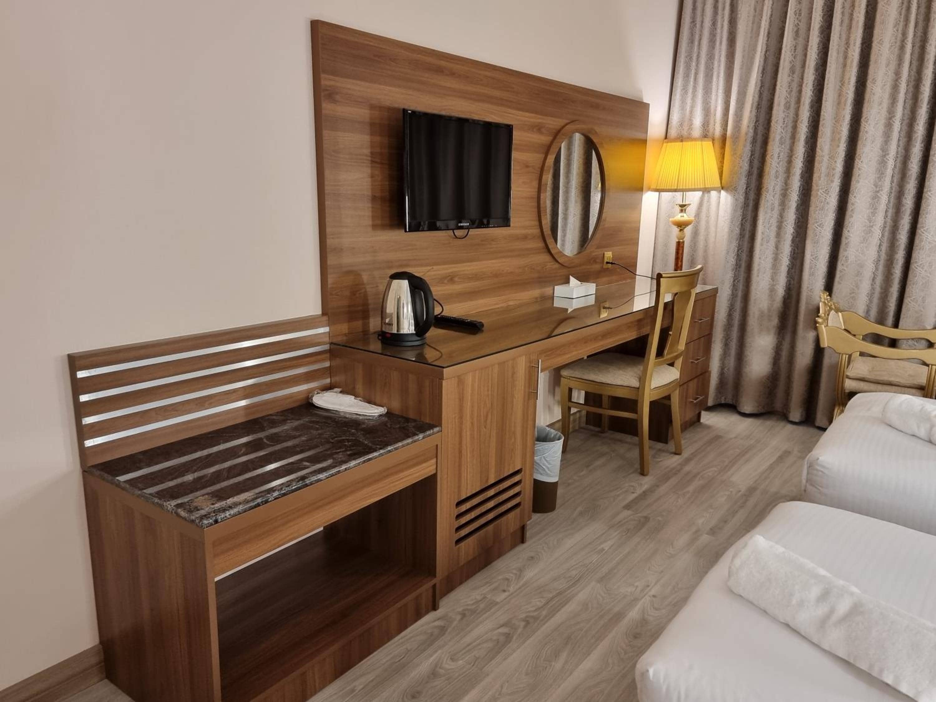 Top-Floor Gem & Heated Pool Walk to Attractions — 3