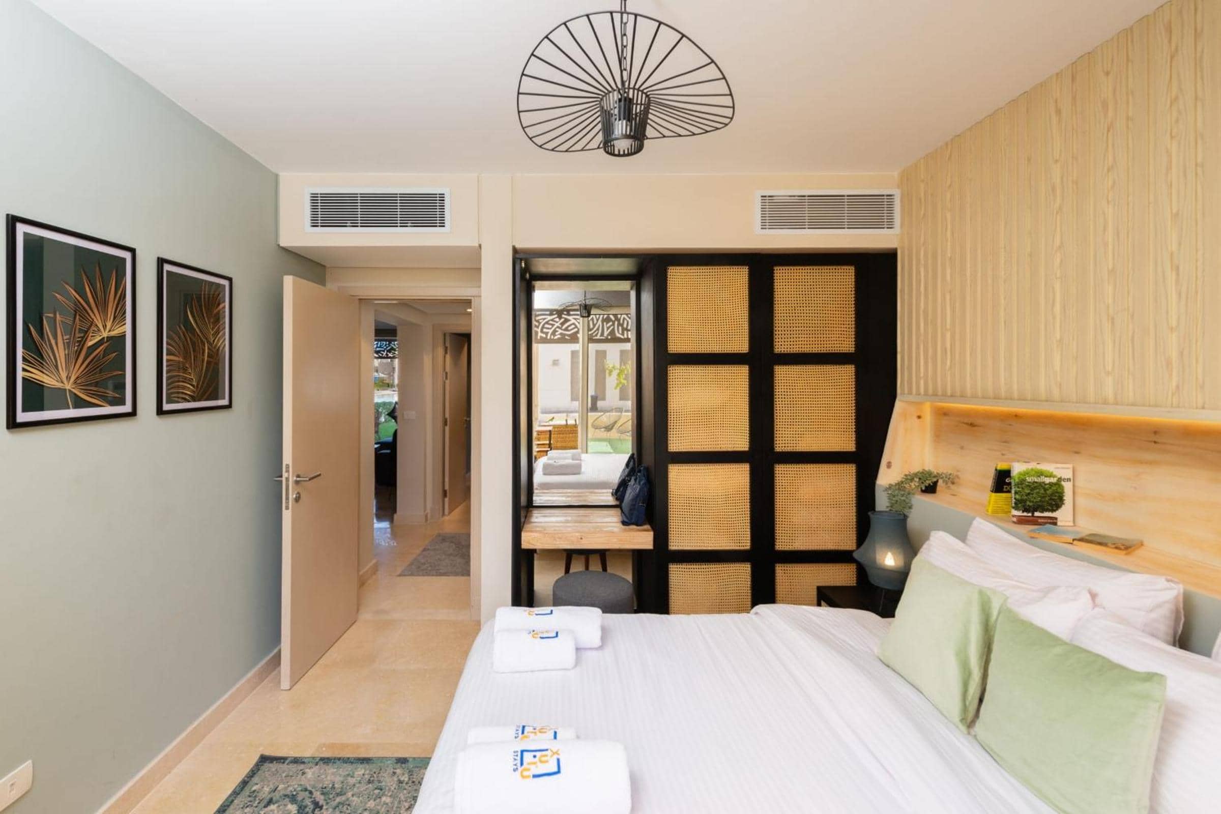 Elegant & Edgy 2 BR w Beach & Pool Mangroovy — 3
