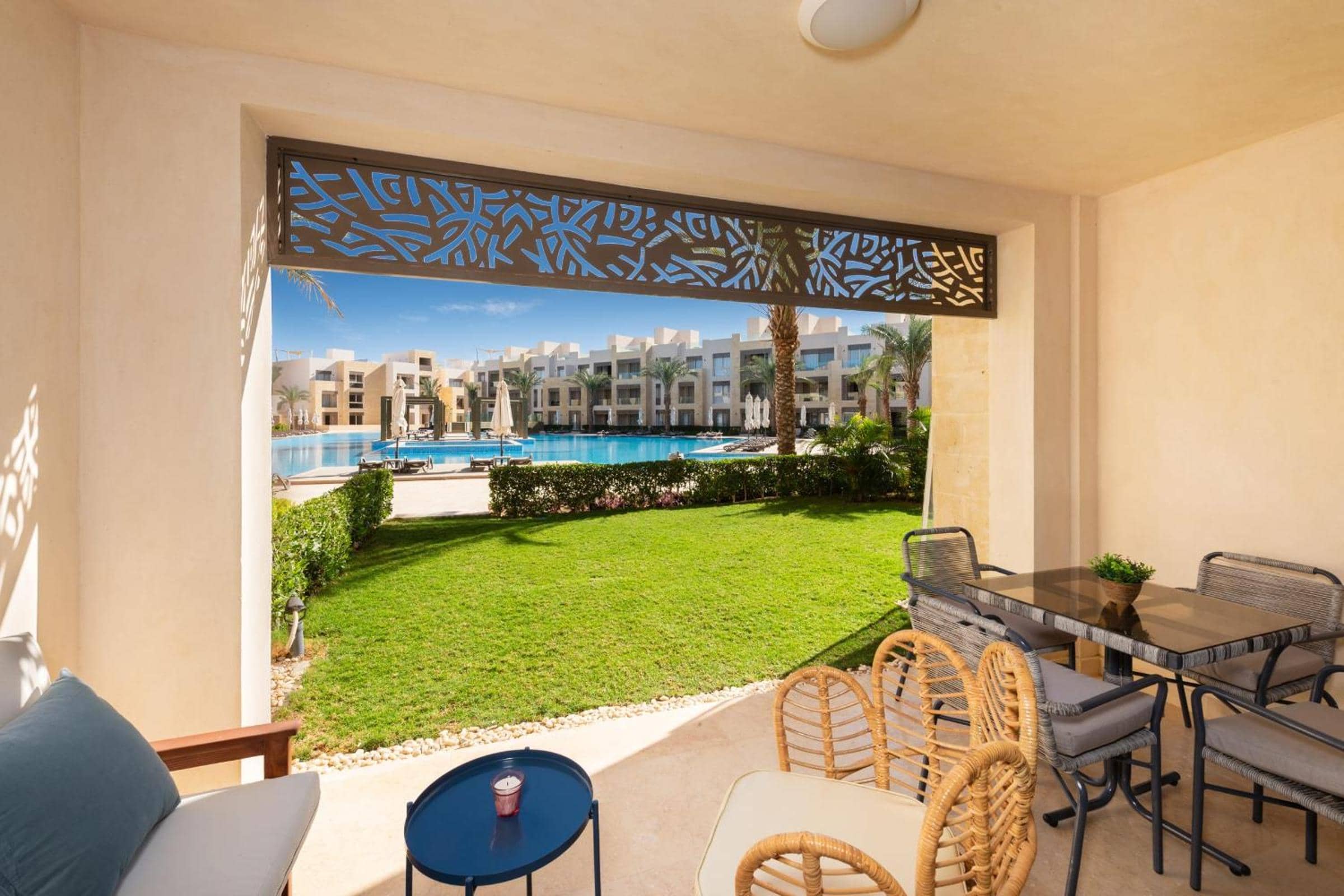 Elegant & Edgy 2 BR w Beach & Pool Mangroovy — 5