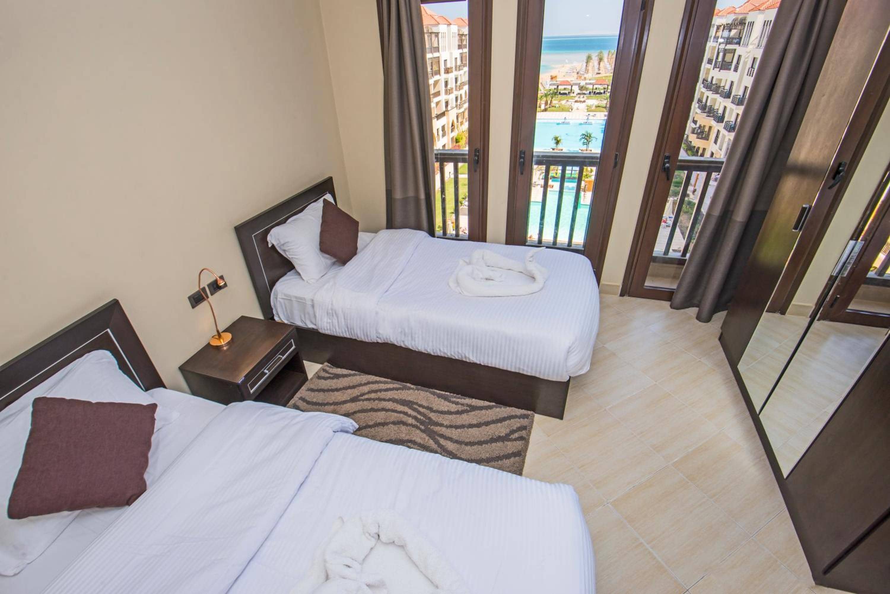 Premium sea view 2 bedrooms 2 bathrooms apartment located within Gravity Hotel & Aquapark Hurghada — 5